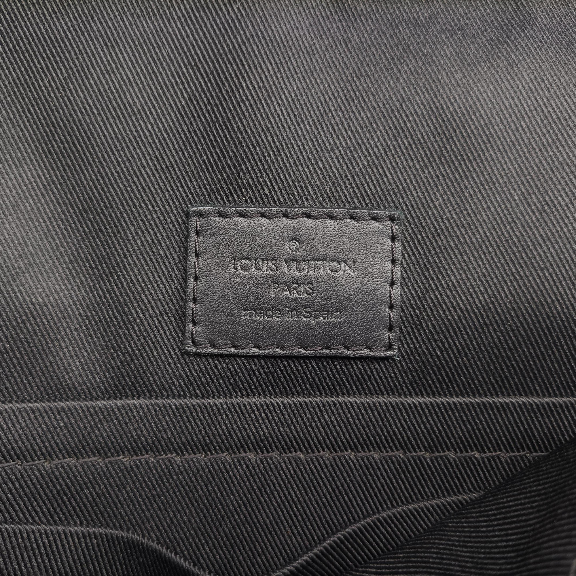 Pre-owned Louis Vuitton District PM Noir Damier Infini Leather N41033 shoulderbag | stylenewstar
