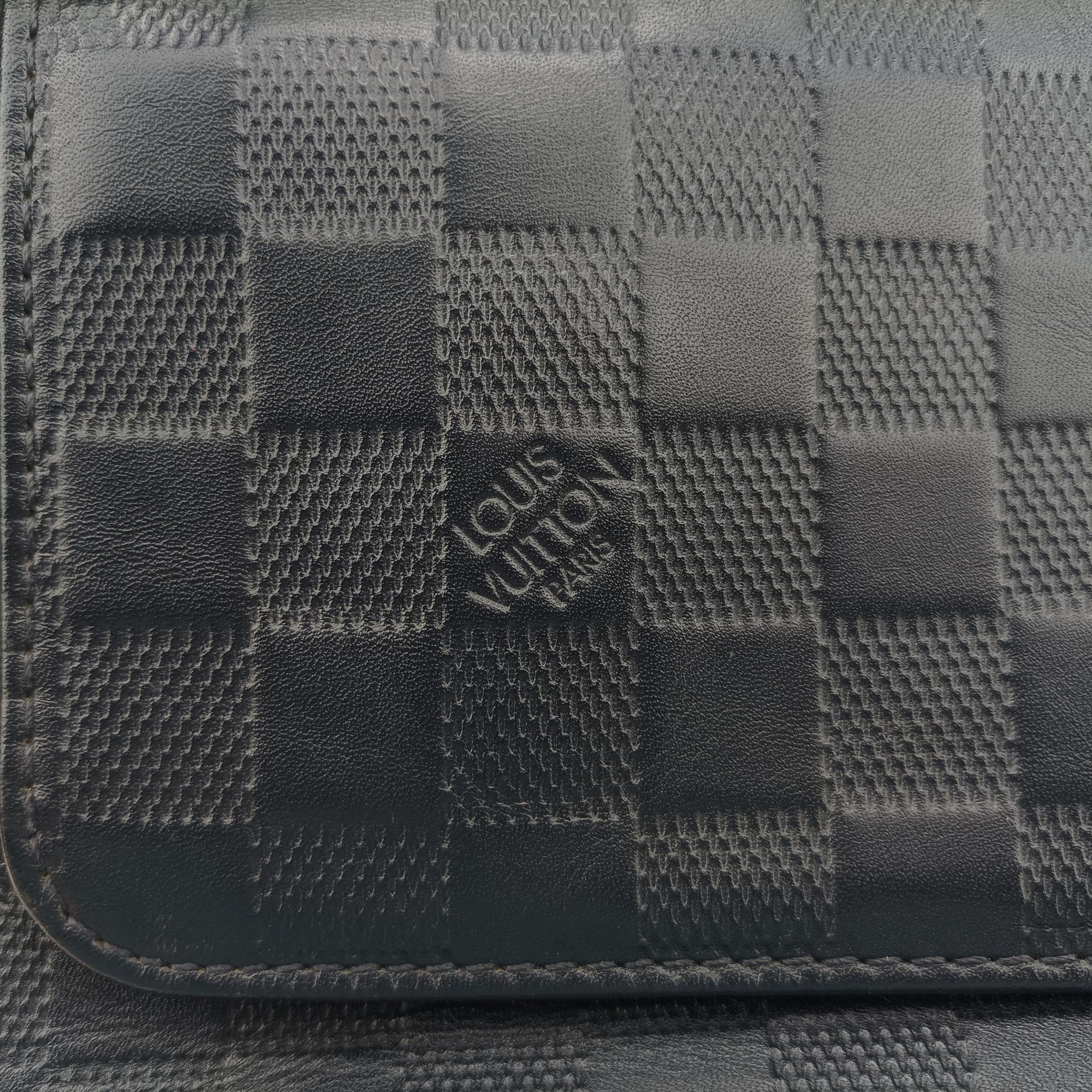 Pre-owned Louis Vuitton District PM Noir Damier Infini Leather N41033 shoulderbag | stylenewstar