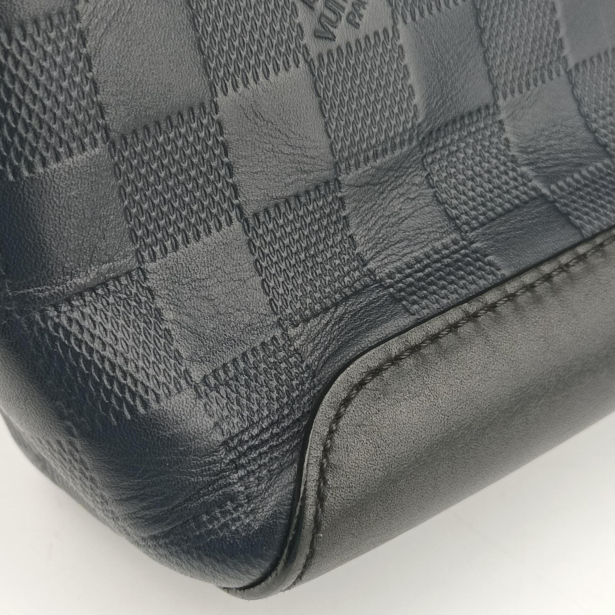 Pre-owned Louis Vuitton District PM Noir Damier Infini Leather N41033 shoulderbag | stylenewstar