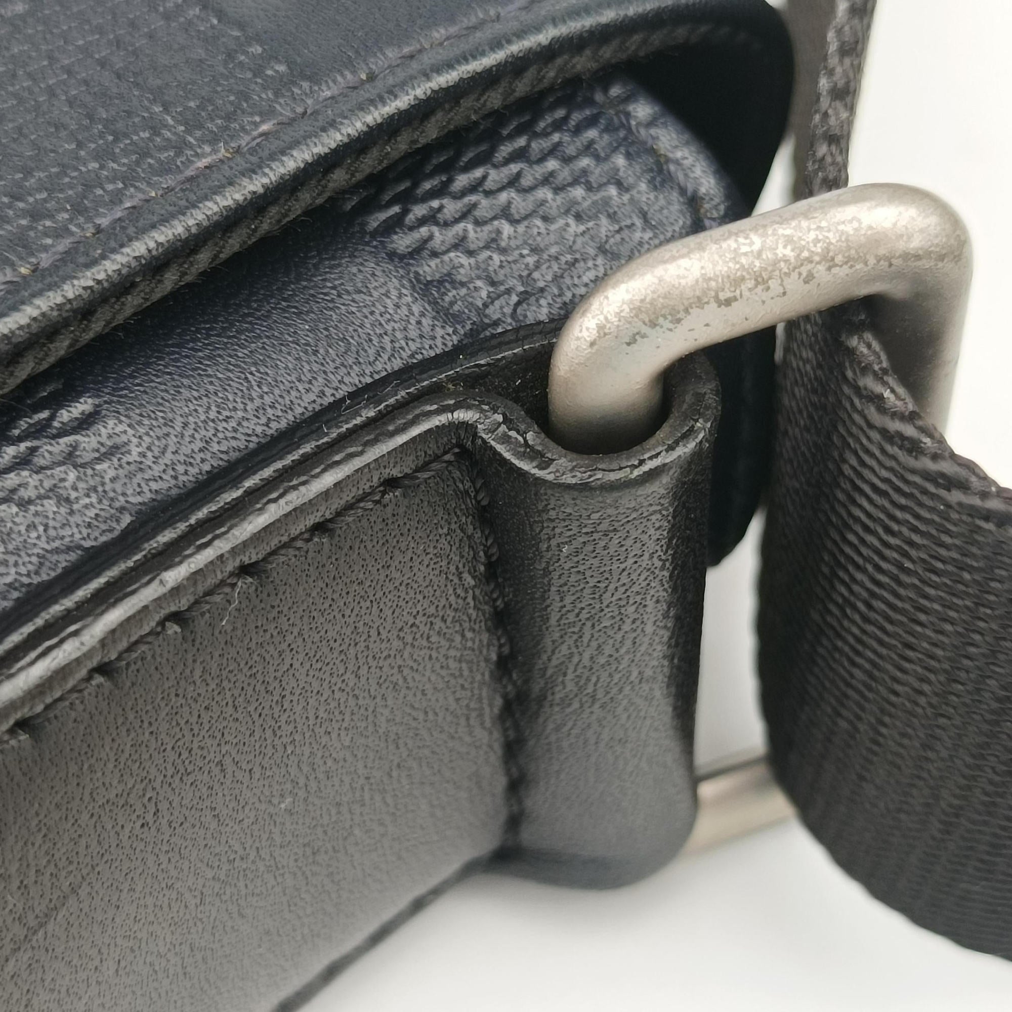 Pre-owned Louis Vuitton District PM Noir Damier Infini Leather N41033 shoulderbag | stylenewstar