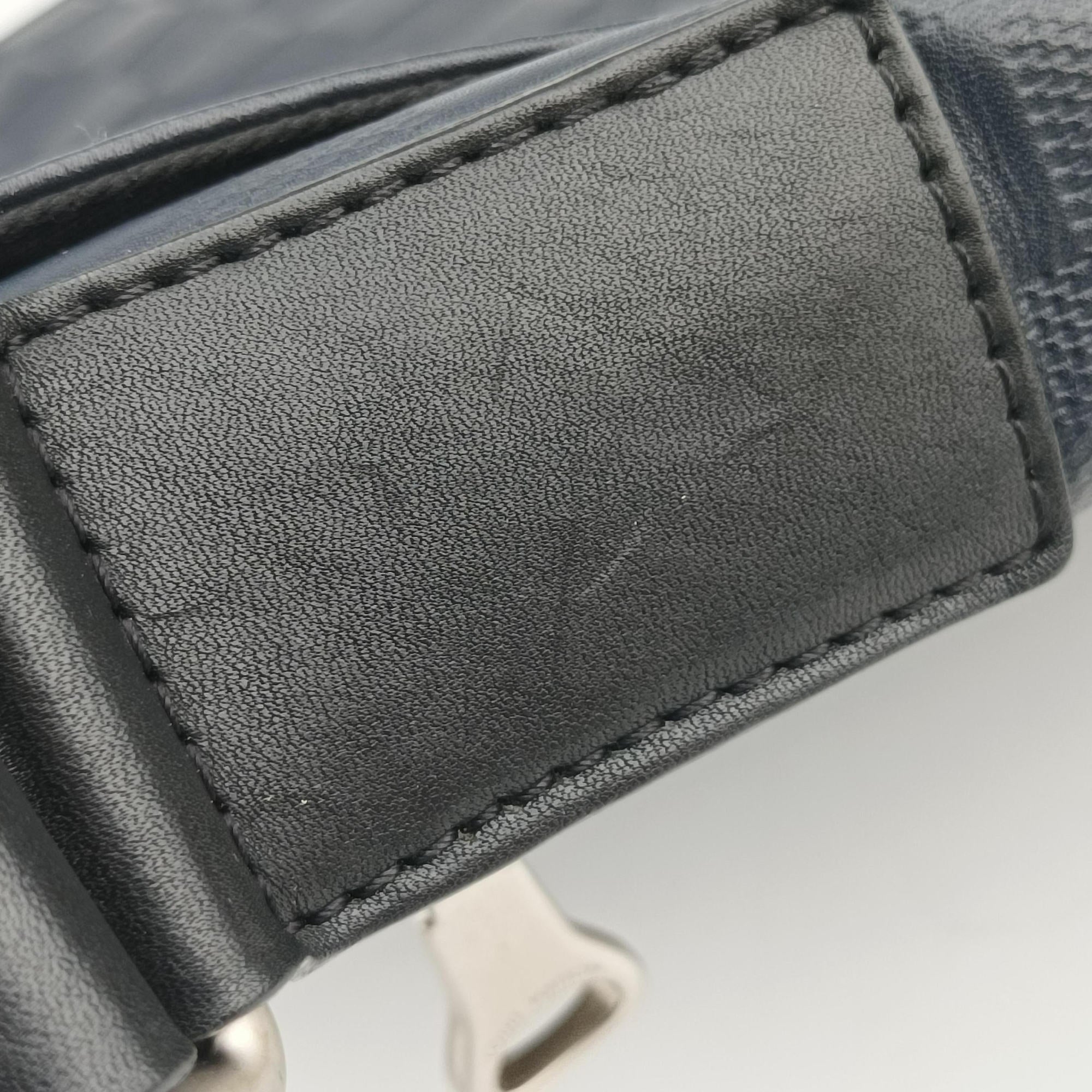 Pre-owned Louis Vuitton District PM Noir Damier Infini Leather N41033 shoulderbag | stylenewstar