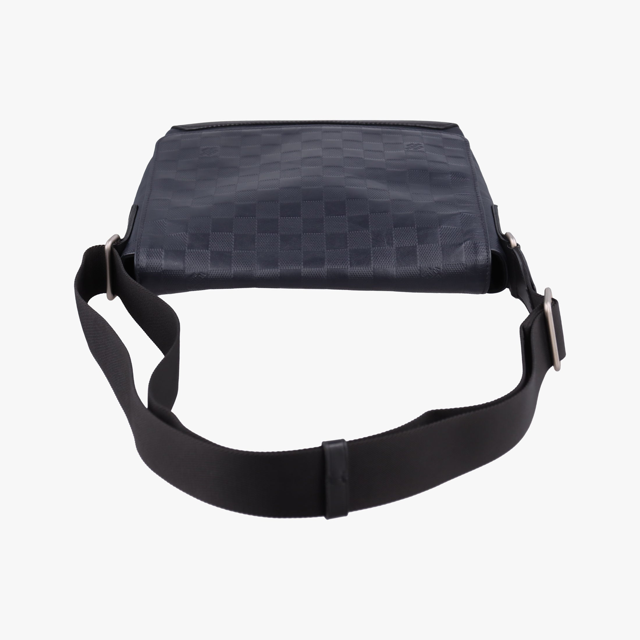 Pre-owned Louis Vuitton District PM Noir Damier Infini Leather N41033 shoulderbag | stylenewstar