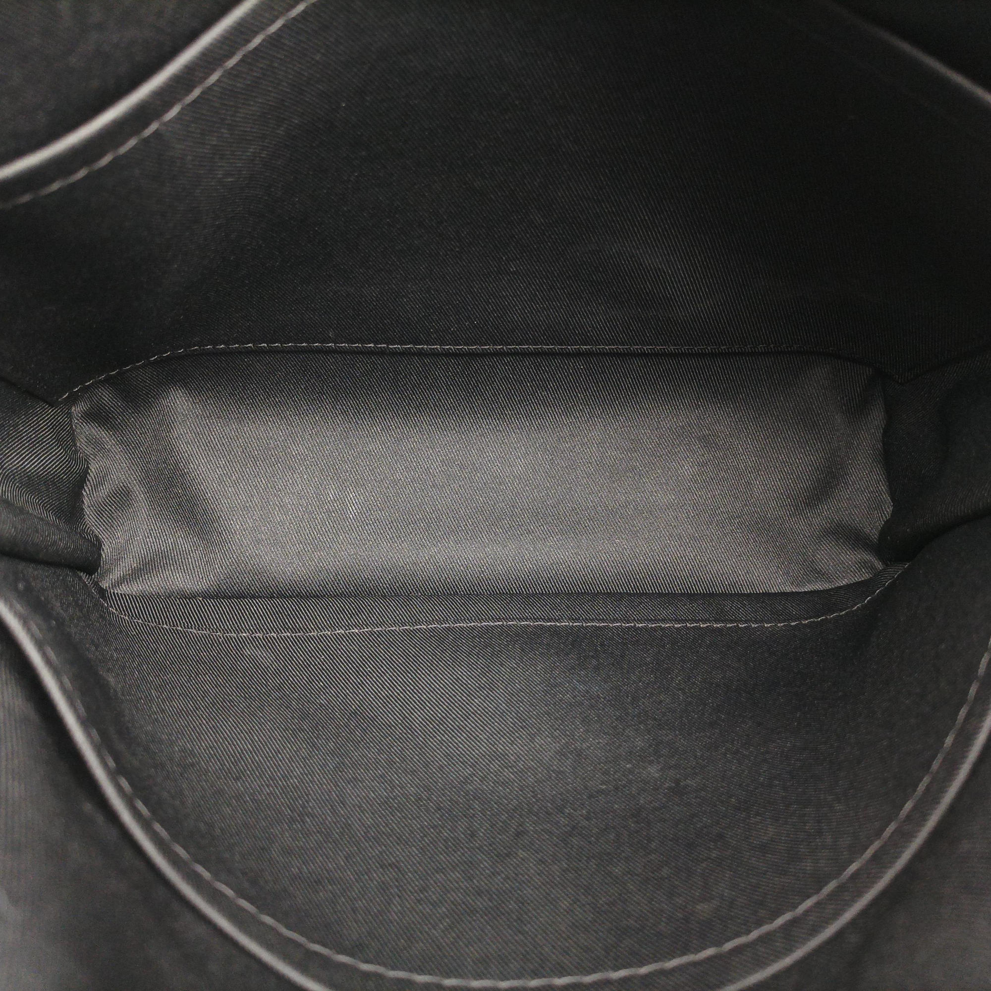 Pre-owned Louis Vuitton District PM Noir Damier Infini Leather N41033 shoulderbag | stylenewstar