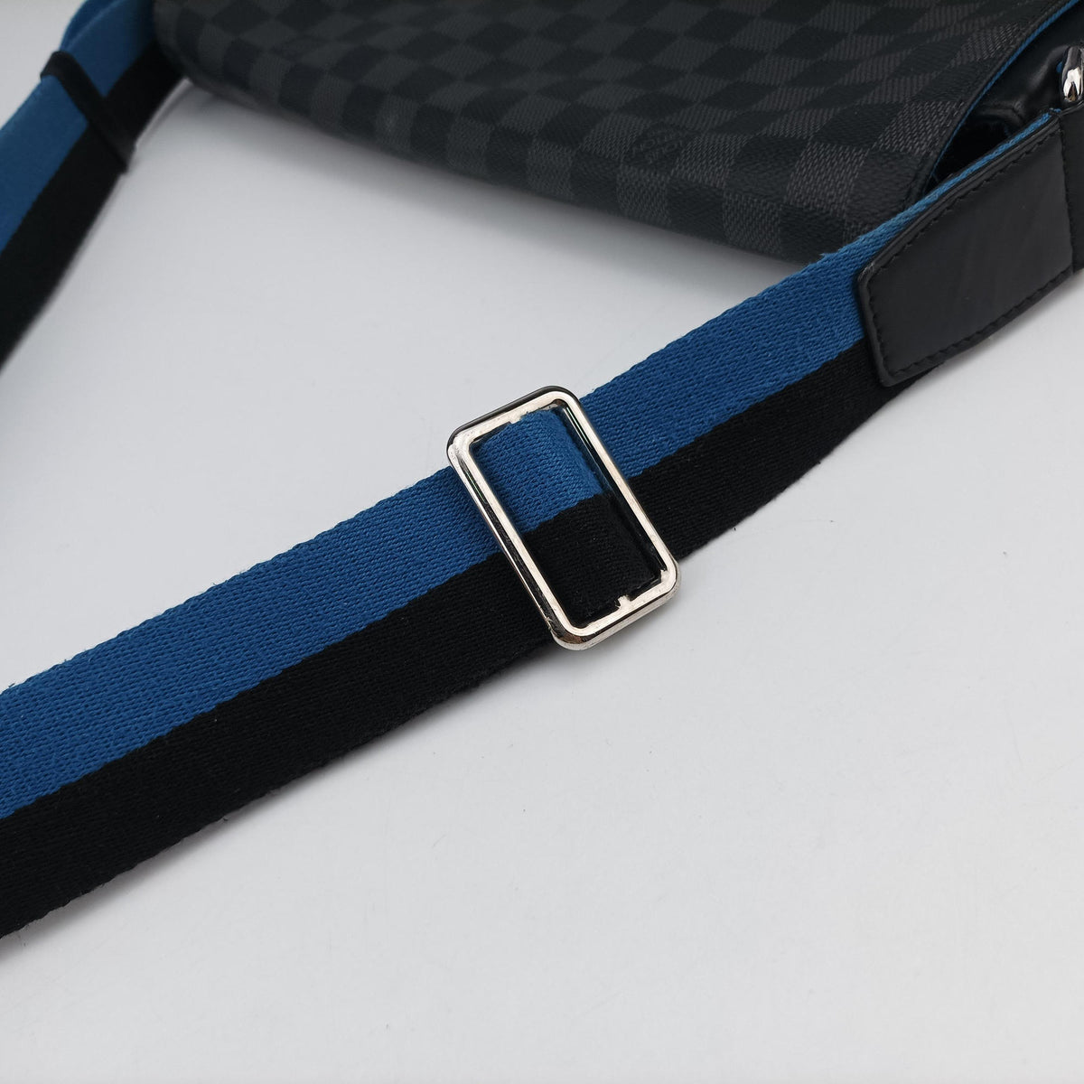 Pre-owned Louis Vuitton District PM Blue×Black Damier Graphite N42420 shoulderbag | stylenewstar