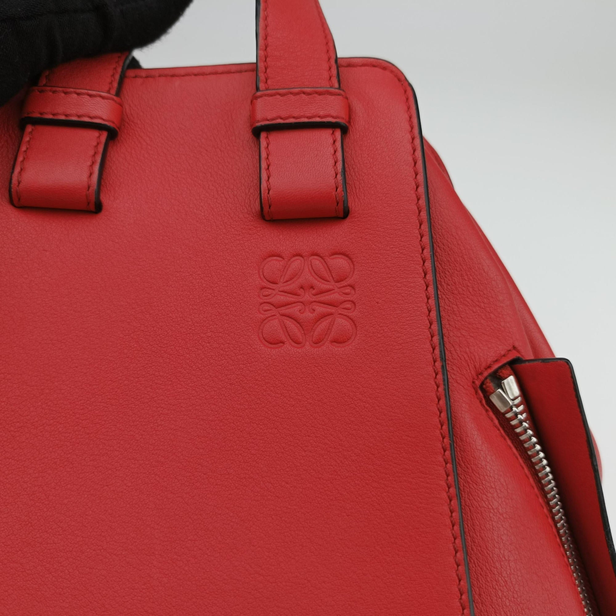Pre-owned Loewe Hammock Red Leather  shoulderbag | stylenewstar