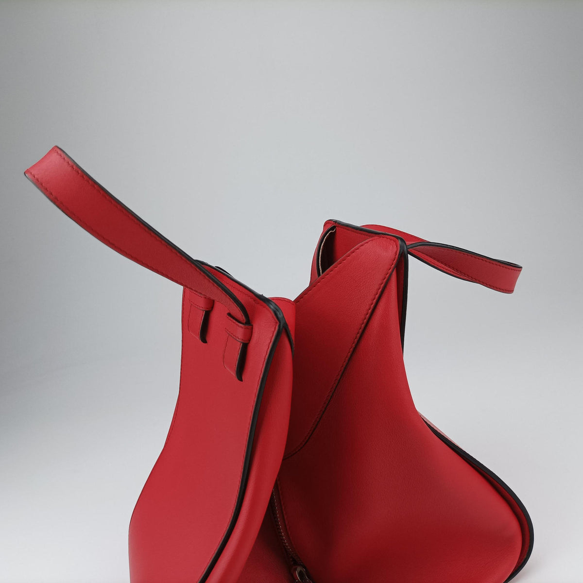 Pre-owned Loewe Hammock Red Leather  shoulderbag | stylenewstar