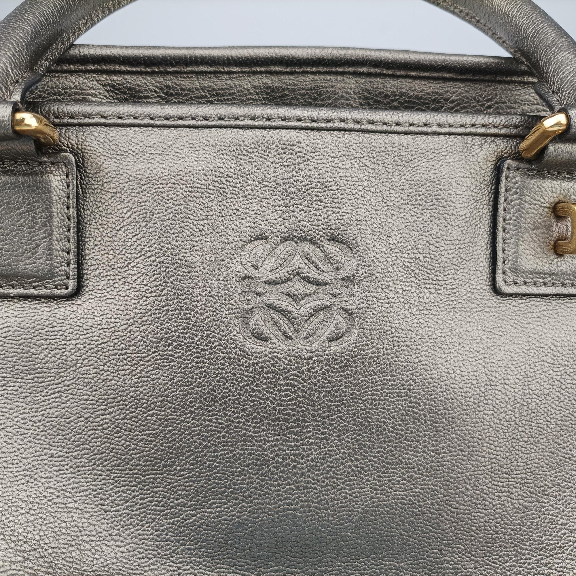 Pre-owned Loewe Amazona 36 Golden Leather  handbag | stylenewstar