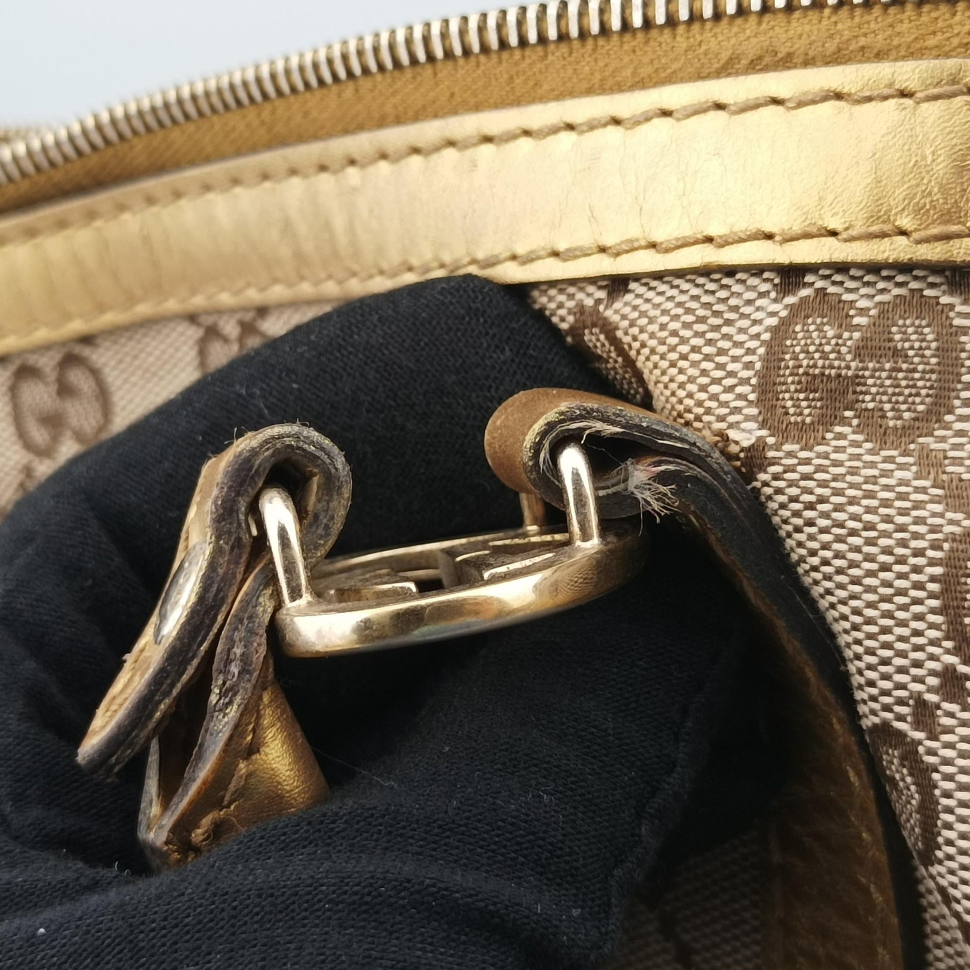 Pre-owned Gucci Lovely Gold × Beige × Brown GG canvas×leather 257069 handbag | stylenewstar