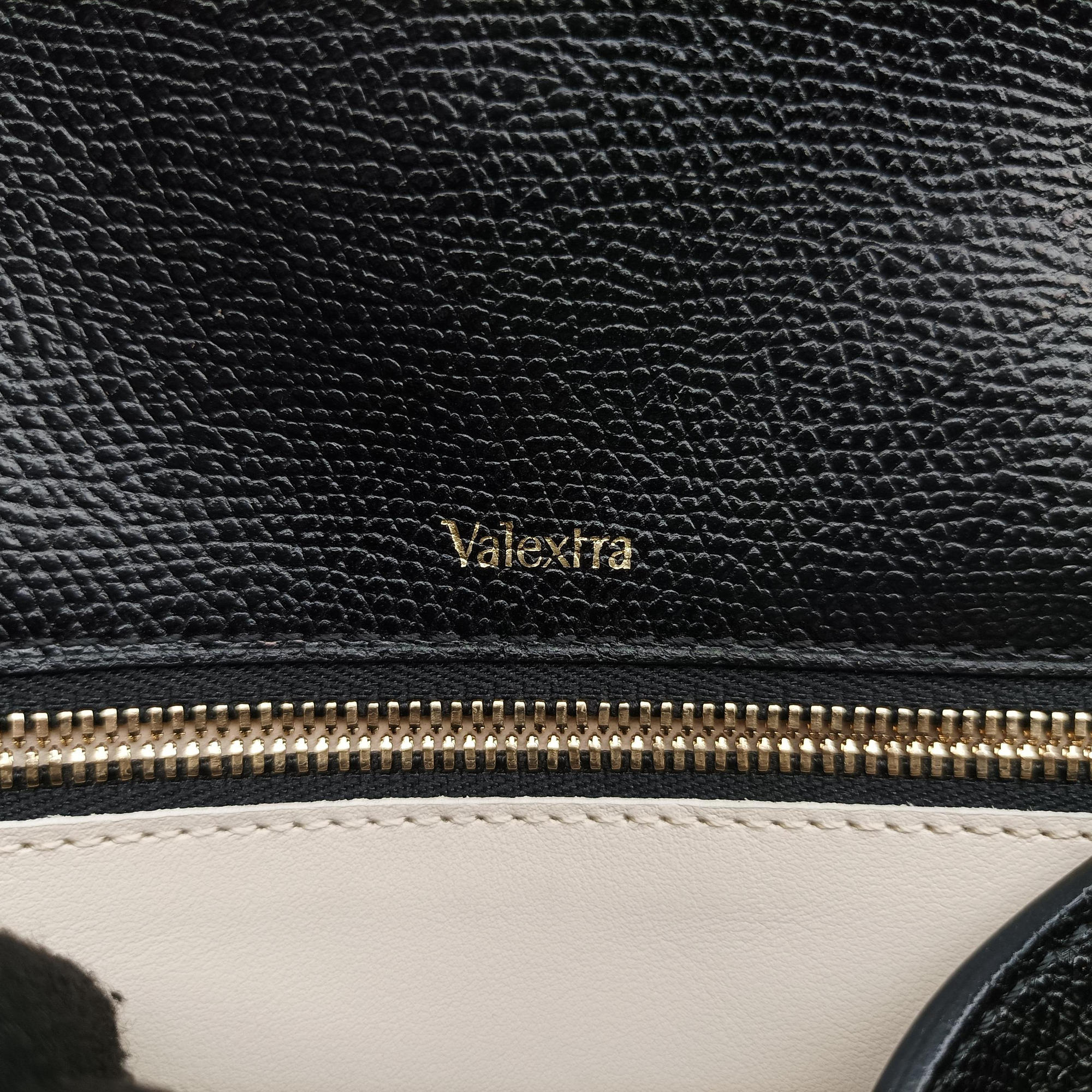 Pre-owned Valextra Iside Black Calfskin  handbag | stylenewstar