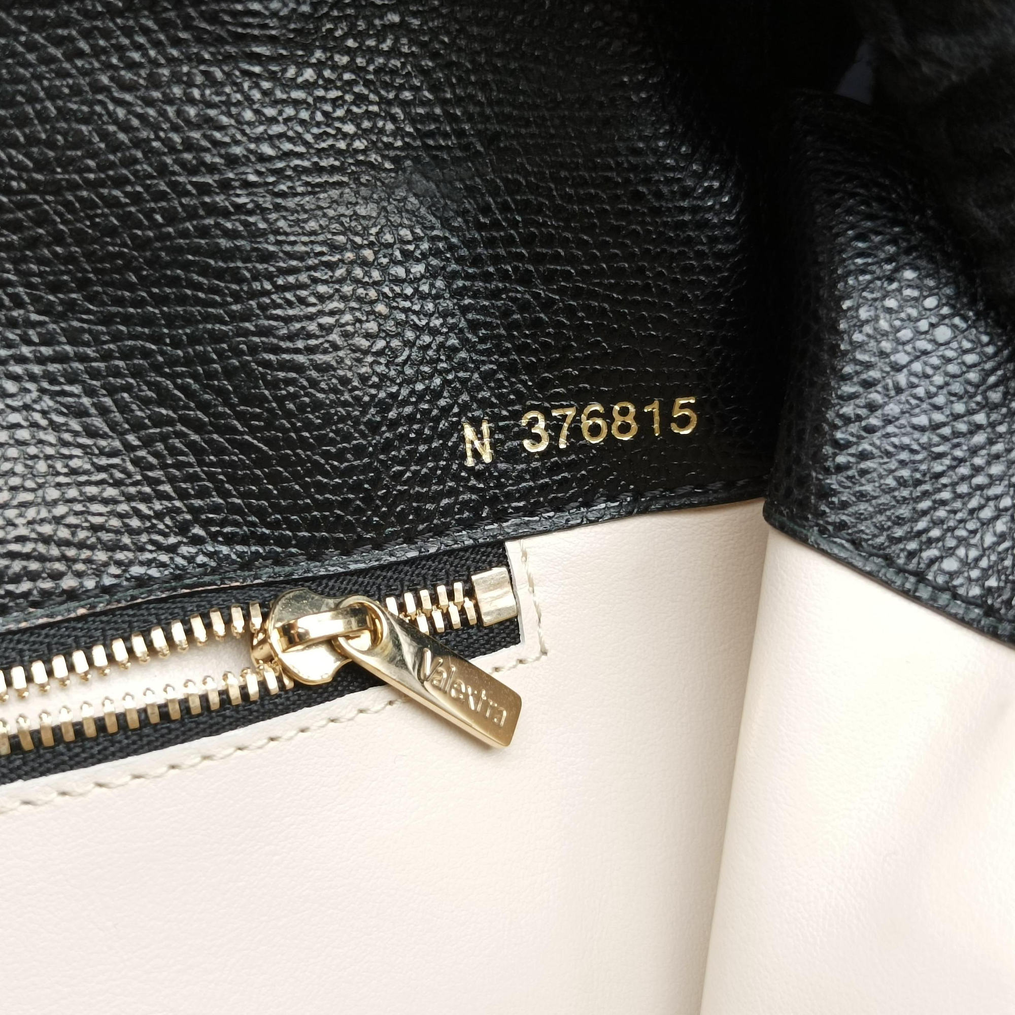 Pre-owned Valextra Iside Black Calfskin  handbag | stylenewstar
