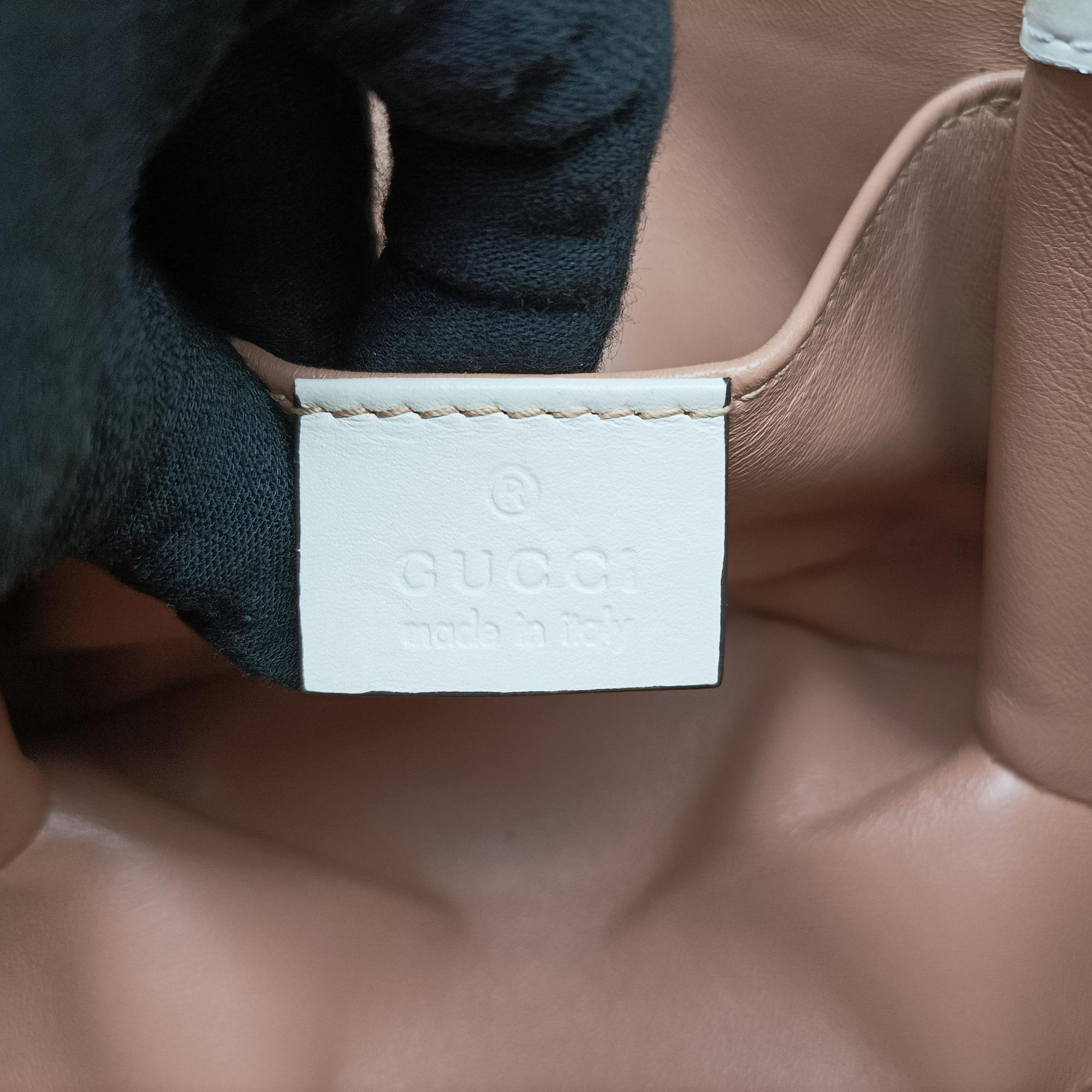 Secondhand Gucci Broadway Pearl Bee White Leather 453778 shoulderbag | stylenewstar