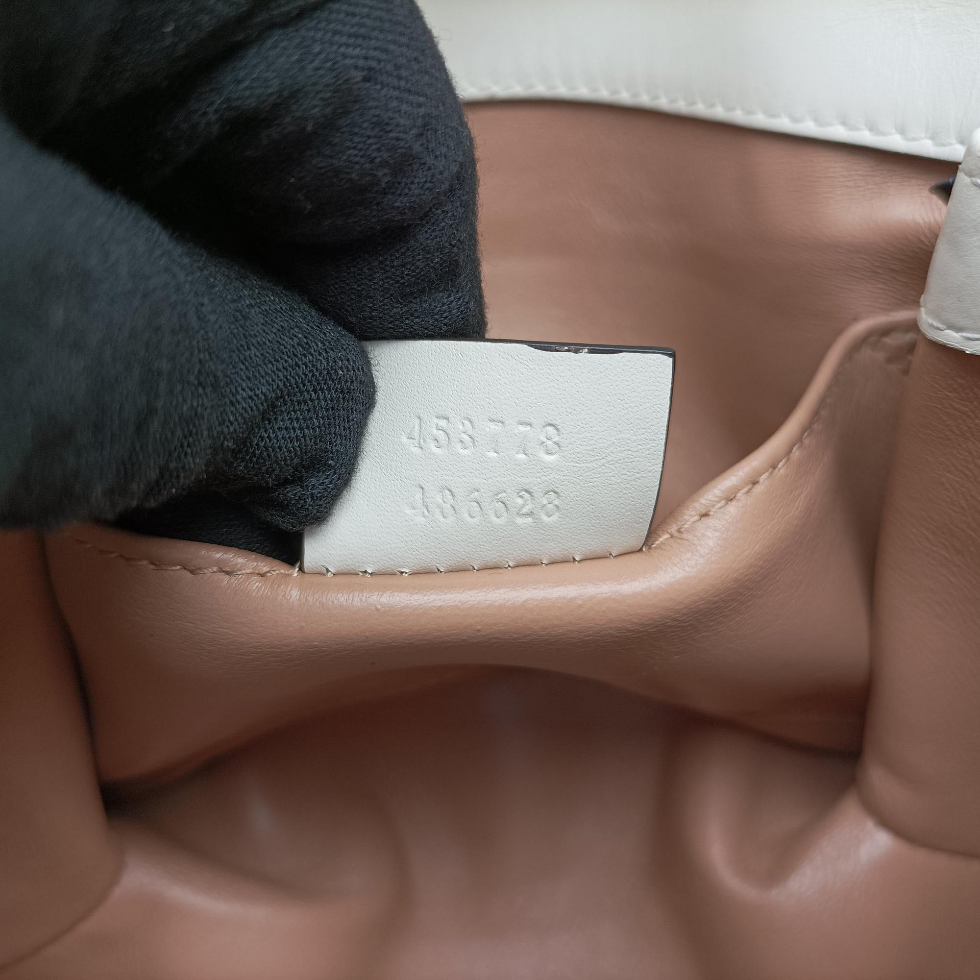 Secondhand Gucci Broadway Pearl Bee White Leather 453778 shoulderbag | stylenewstar