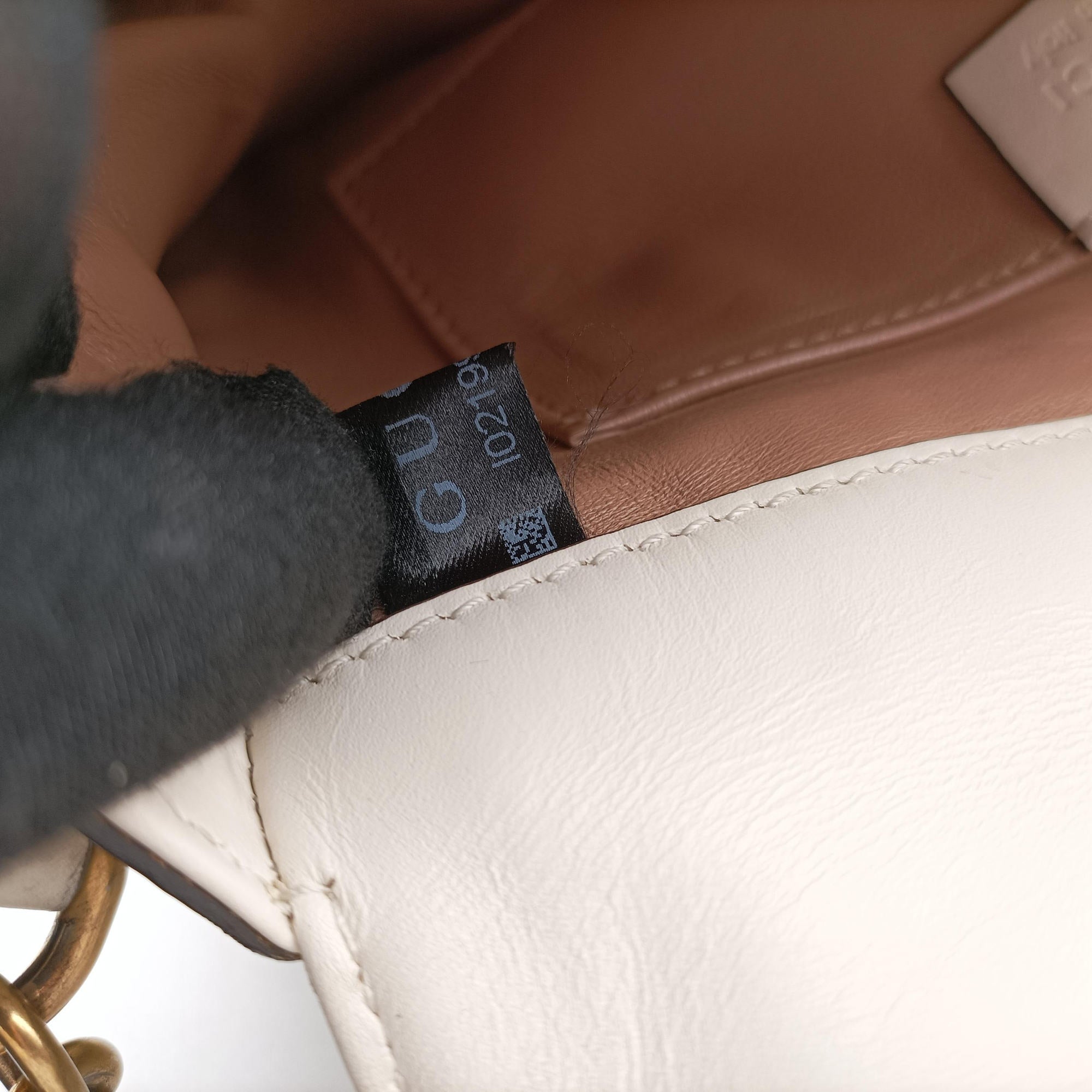 Secondhand Gucci Broadway Pearl Bee White Leather 453778 shoulderbag | stylenewstar
