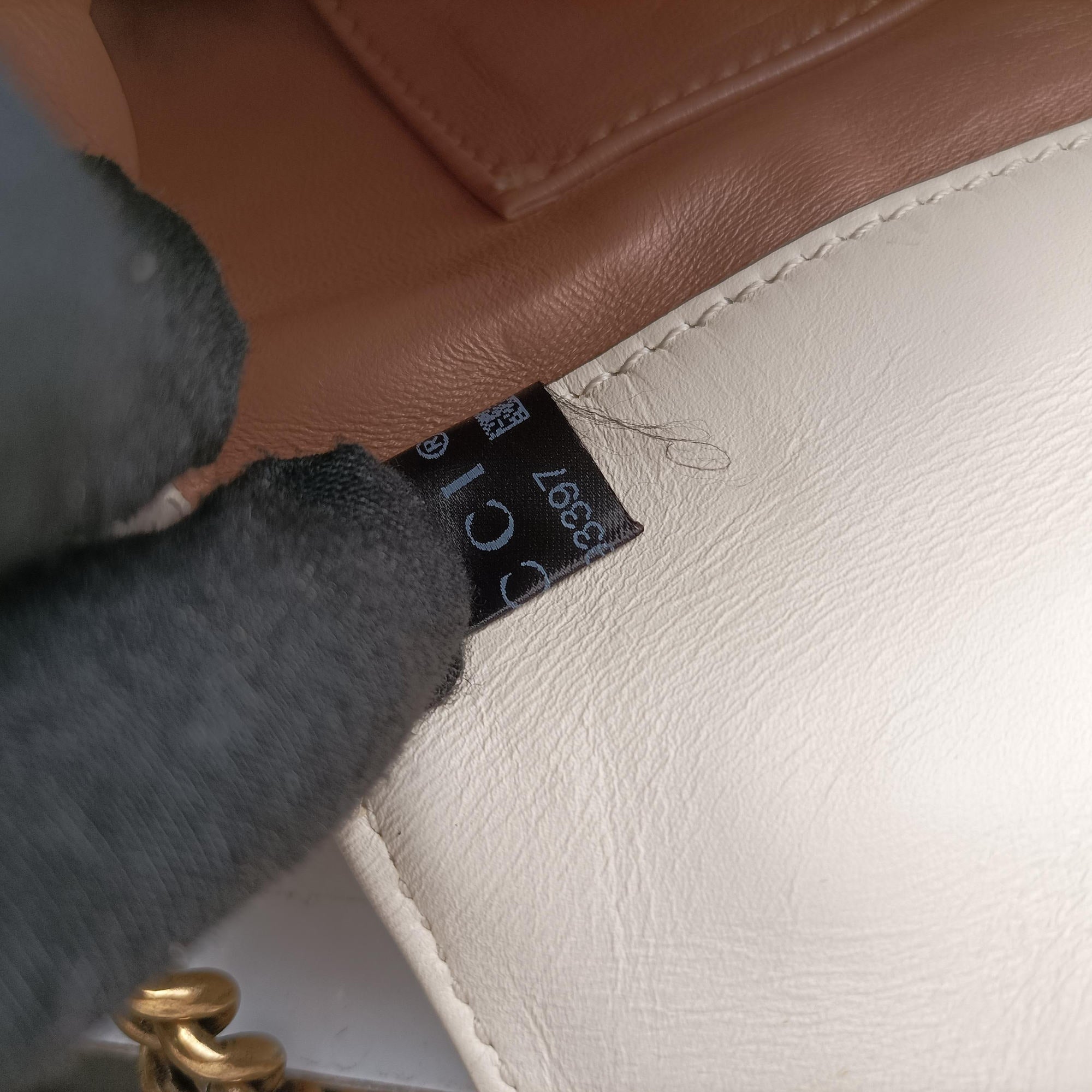 Secondhand Gucci Broadway Pearl Bee White Leather 453778 shoulderbag | stylenewstar