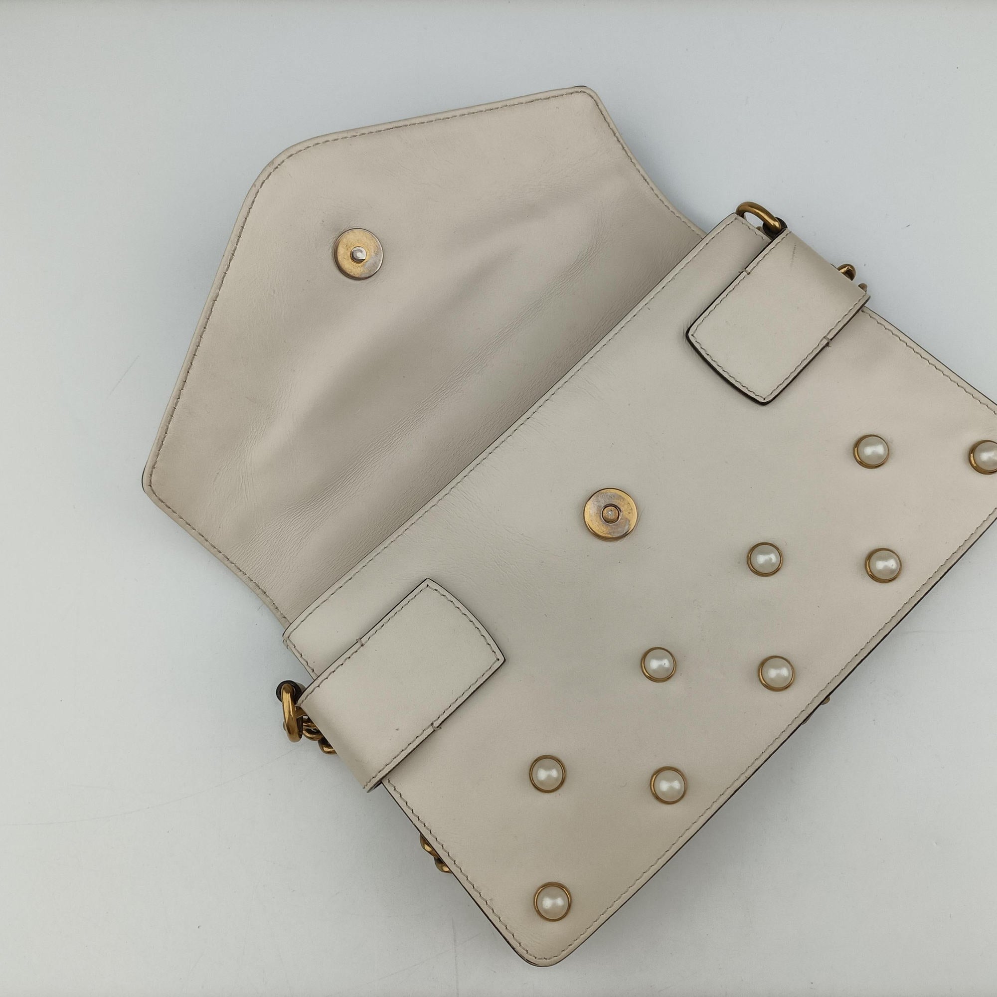 Secondhand Gucci Broadway Pearl Bee White Leather 453778 shoulderbag | stylenewstar