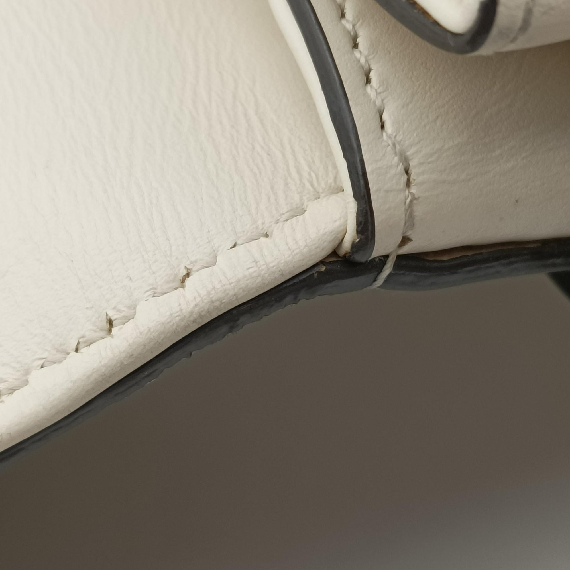 Secondhand Gucci Broadway Pearl Bee White Leather 453778 shoulderbag | stylenewstar