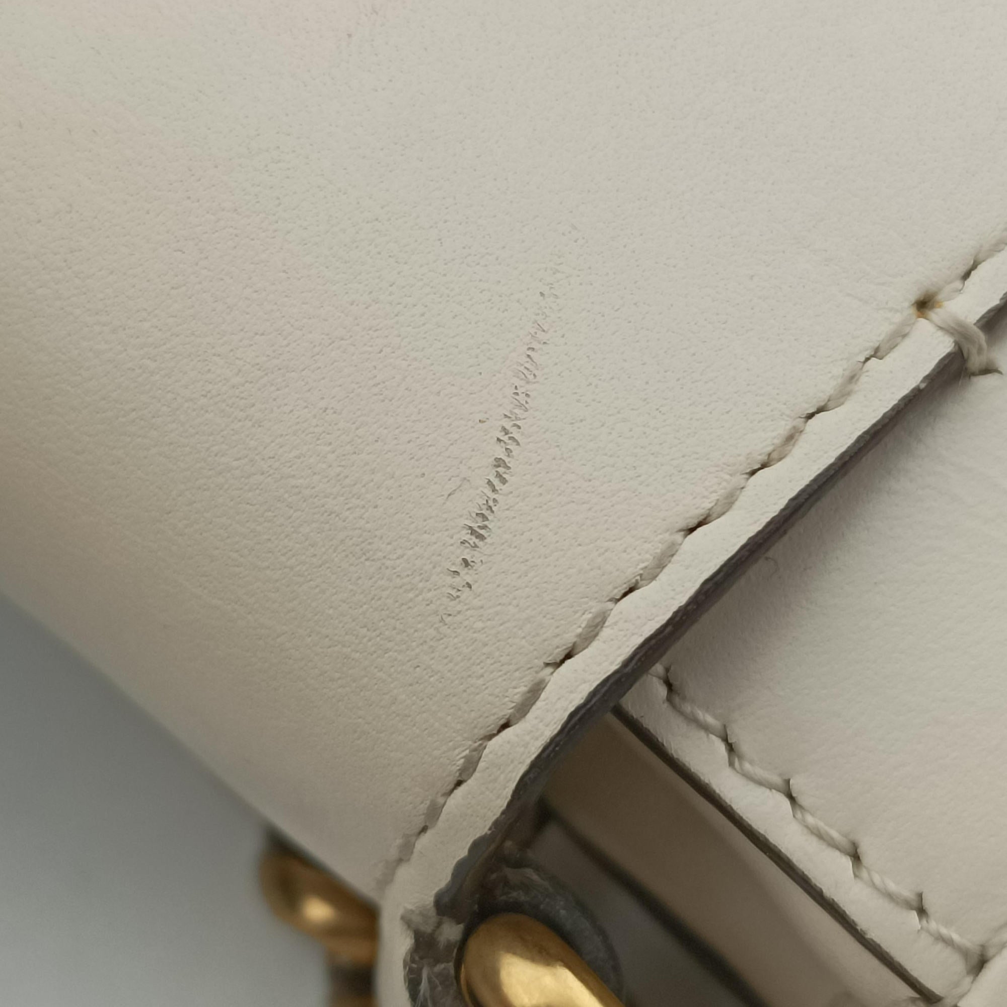 Secondhand Gucci Broadway Pearl Bee White Leather 453778 shoulderbag | stylenewstar