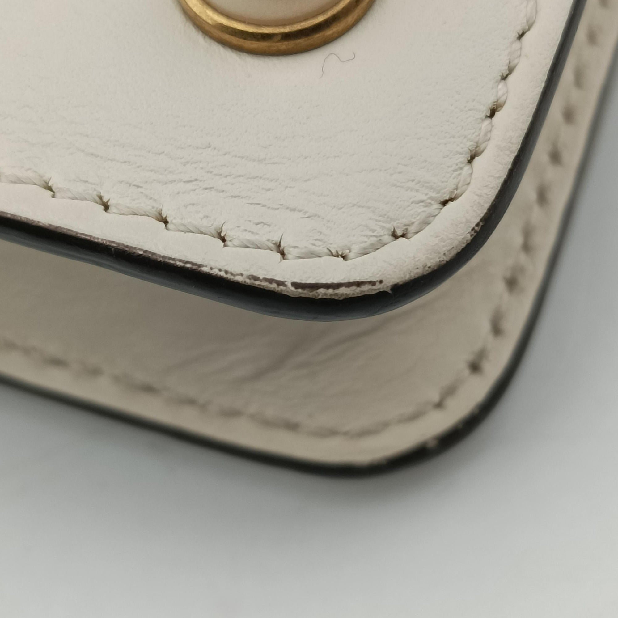 Secondhand Gucci Broadway Pearl Bee White Leather 453778 shoulderbag | stylenewstar