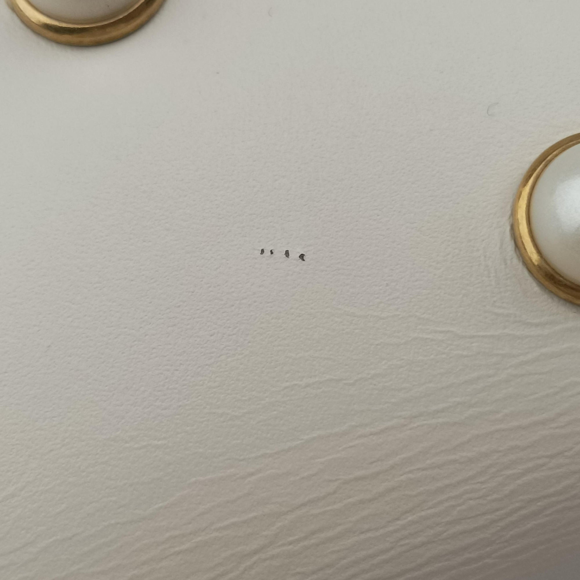 Secondhand Gucci Broadway Pearl Bee White Leather 453778 shoulderbag | stylenewstar