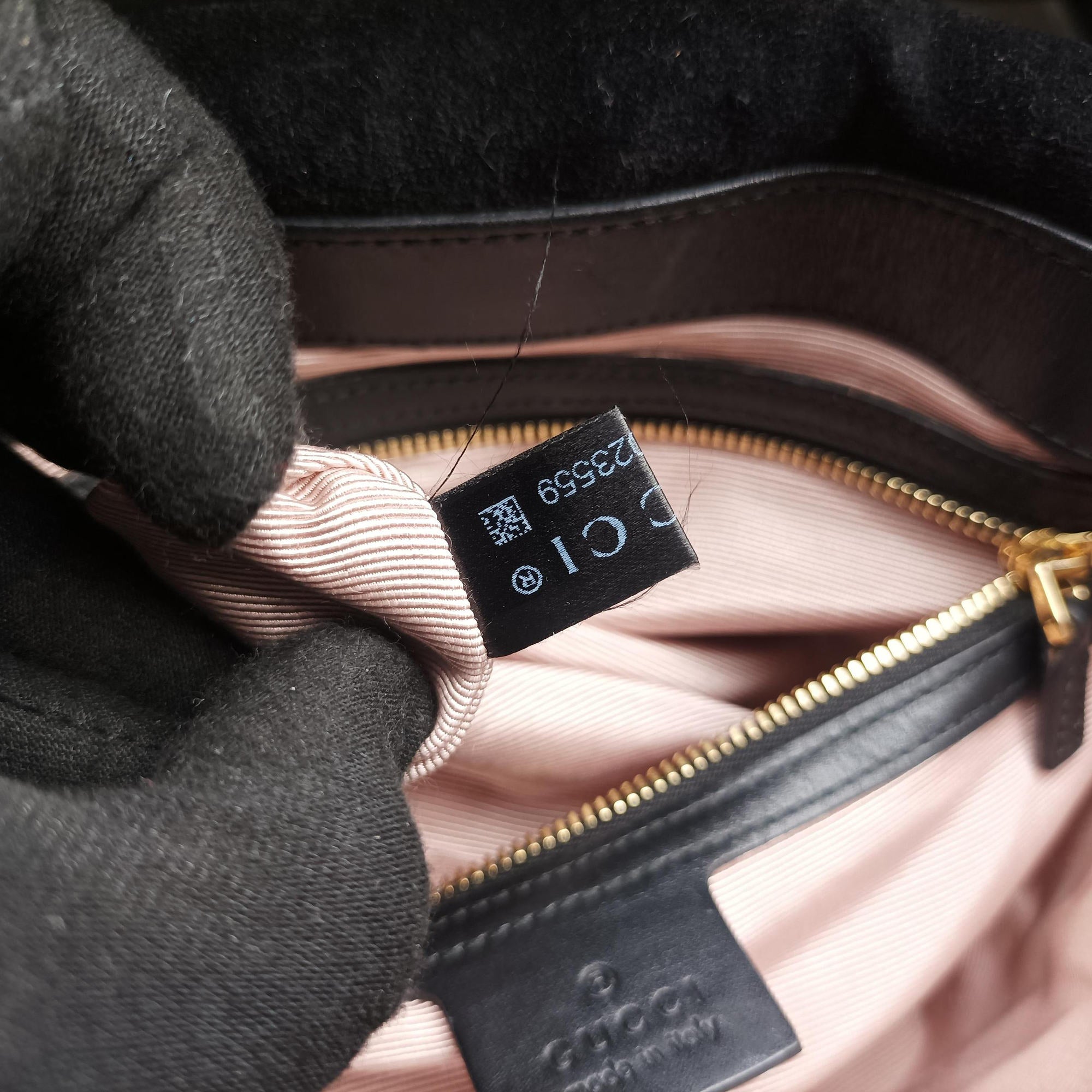 Secondhand Gucci Arli Black Suede×leather 550126 shoulderbag | stylenewstar