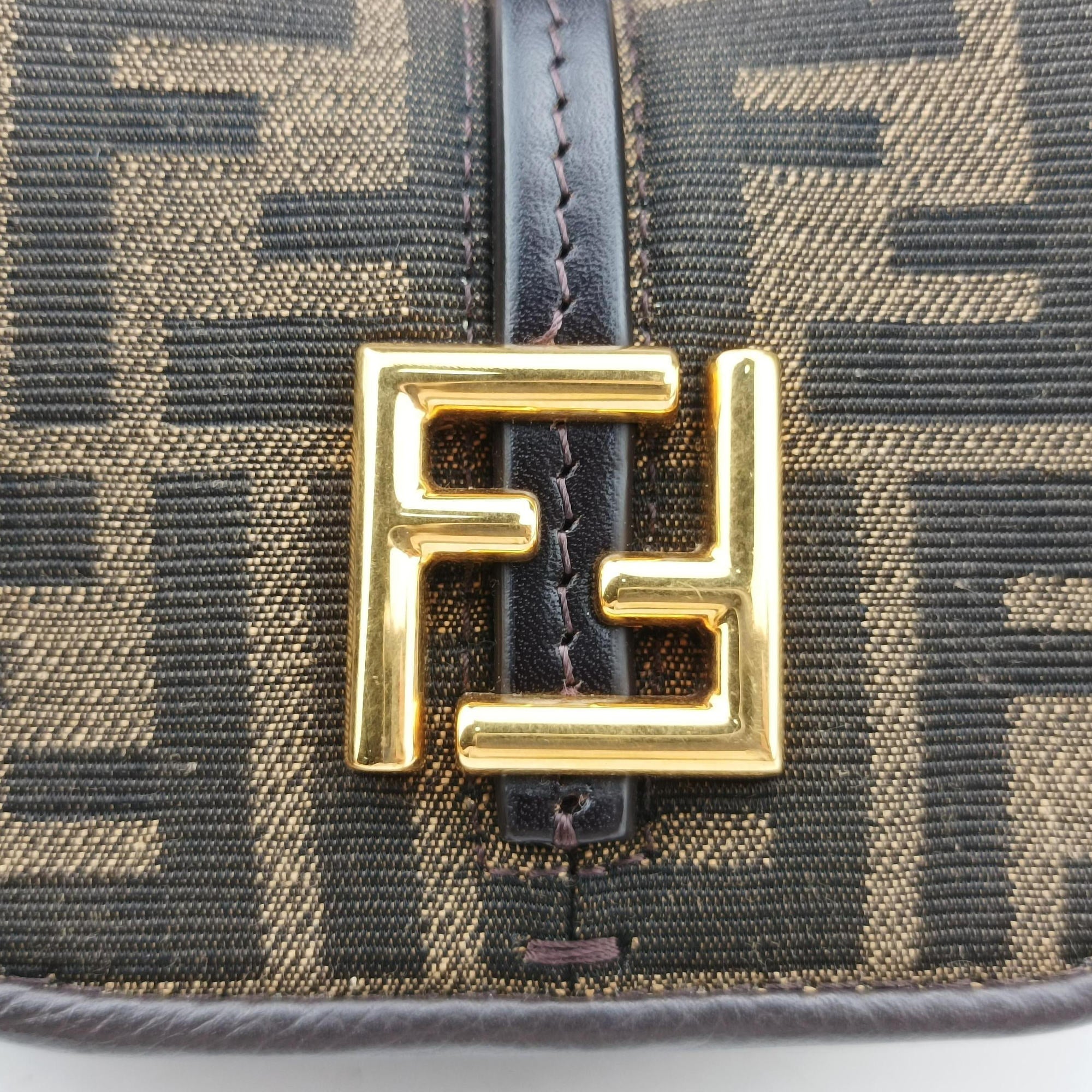 Pre-owned Fendi C'mon Small Brown canvas 7AS219 shoulderbag | stylenewstar