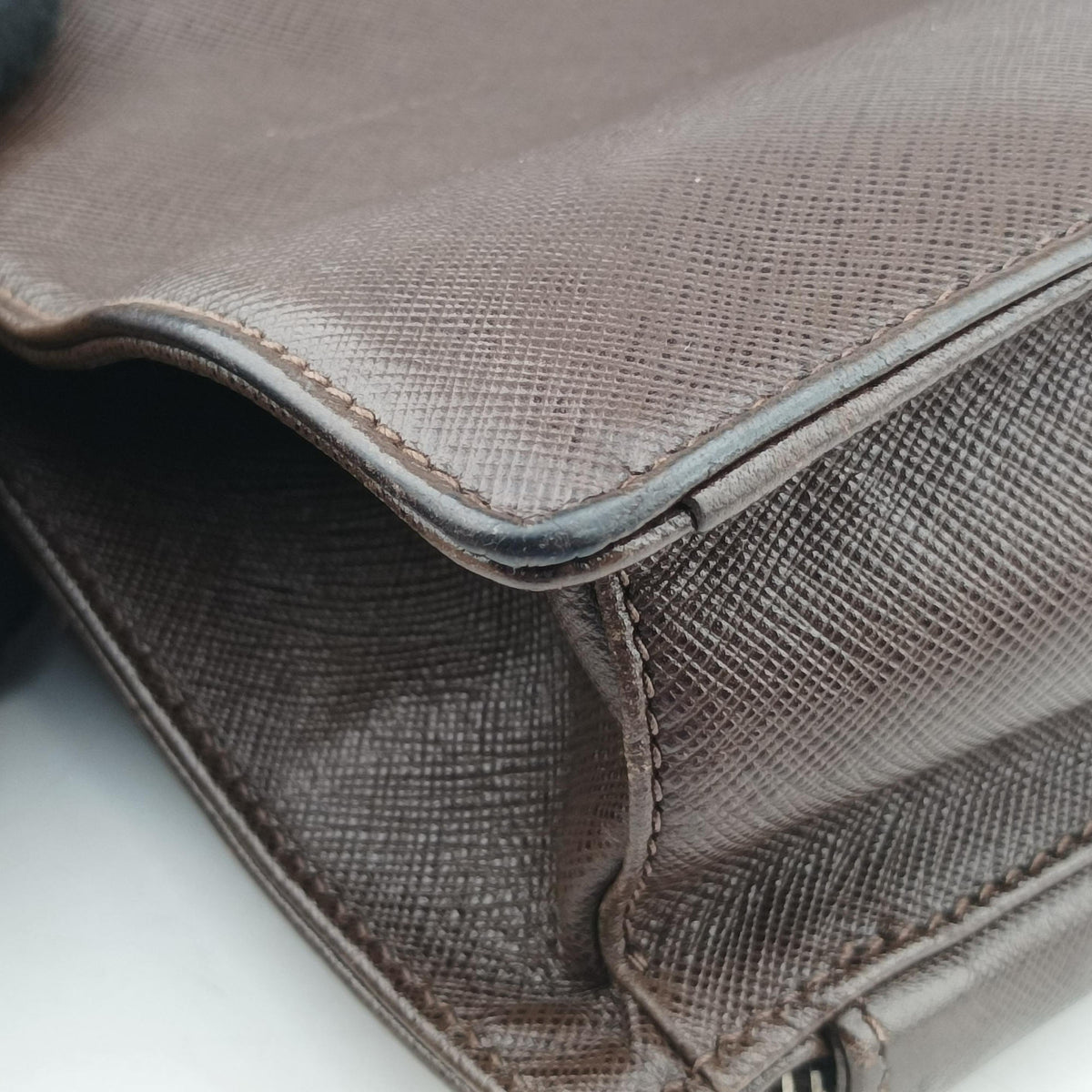 Pre-owned Prada Triangle Logo Plate Brown Saffiano Leather VR0023 handbag | stylenewstar