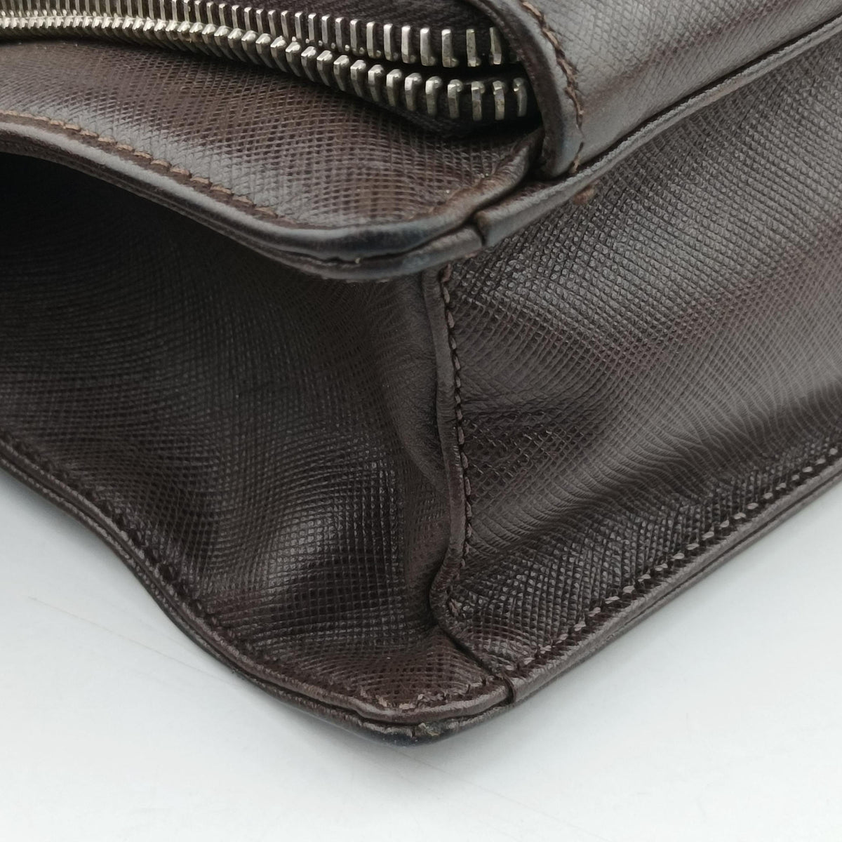 Pre-owned Prada Triangle Logo Plate Brown Saffiano Leather VR0023 handbag | stylenewstar