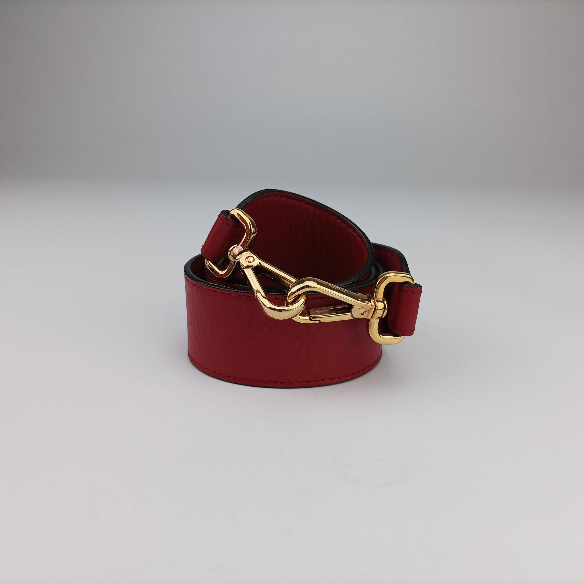 Vintage Fendi Kan I F Red Leather 8BT284 shoulderbag | stylenewstar