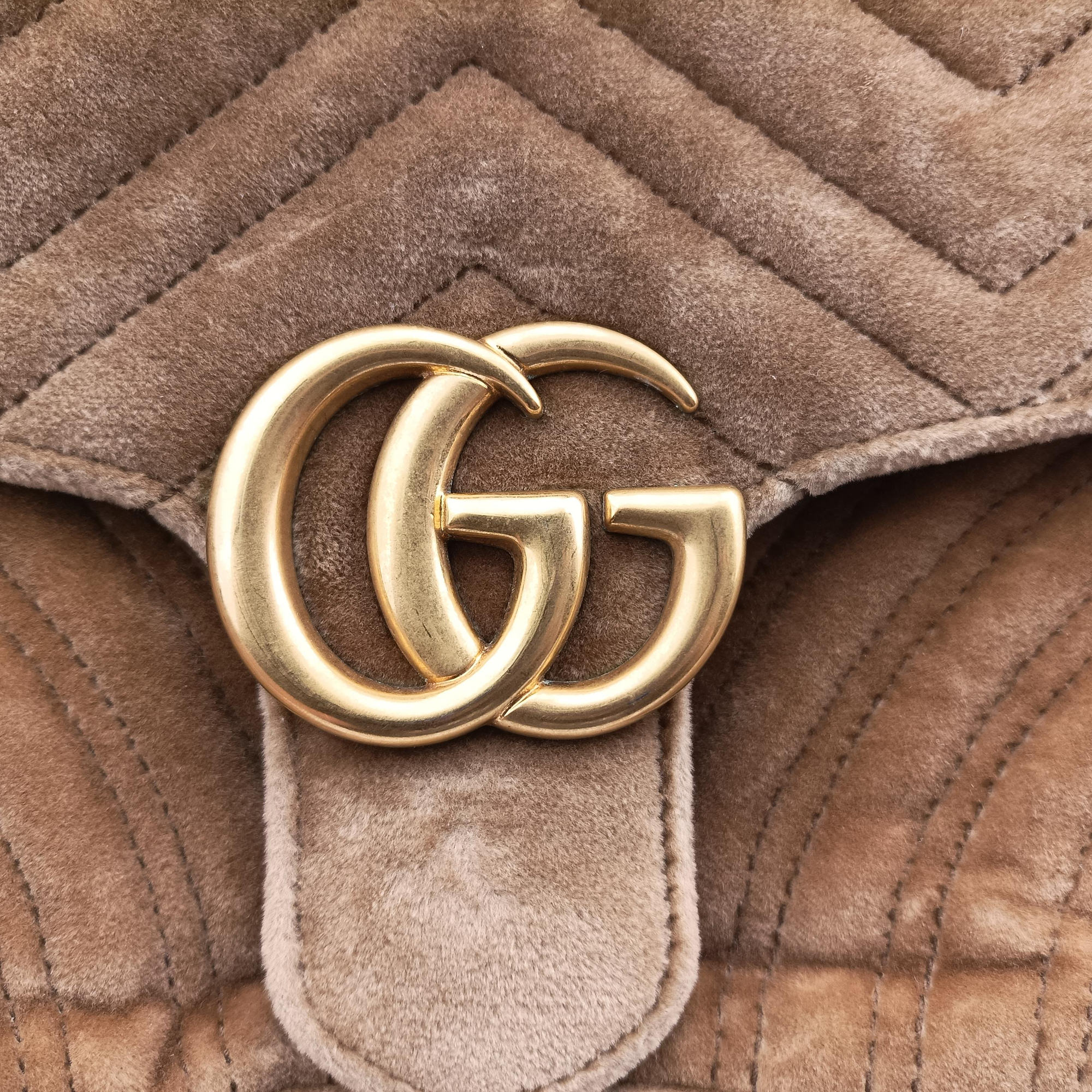 Pre-owned Gucci GG Marmont khaki velour 443497 shoulderbag | stylenewstar
