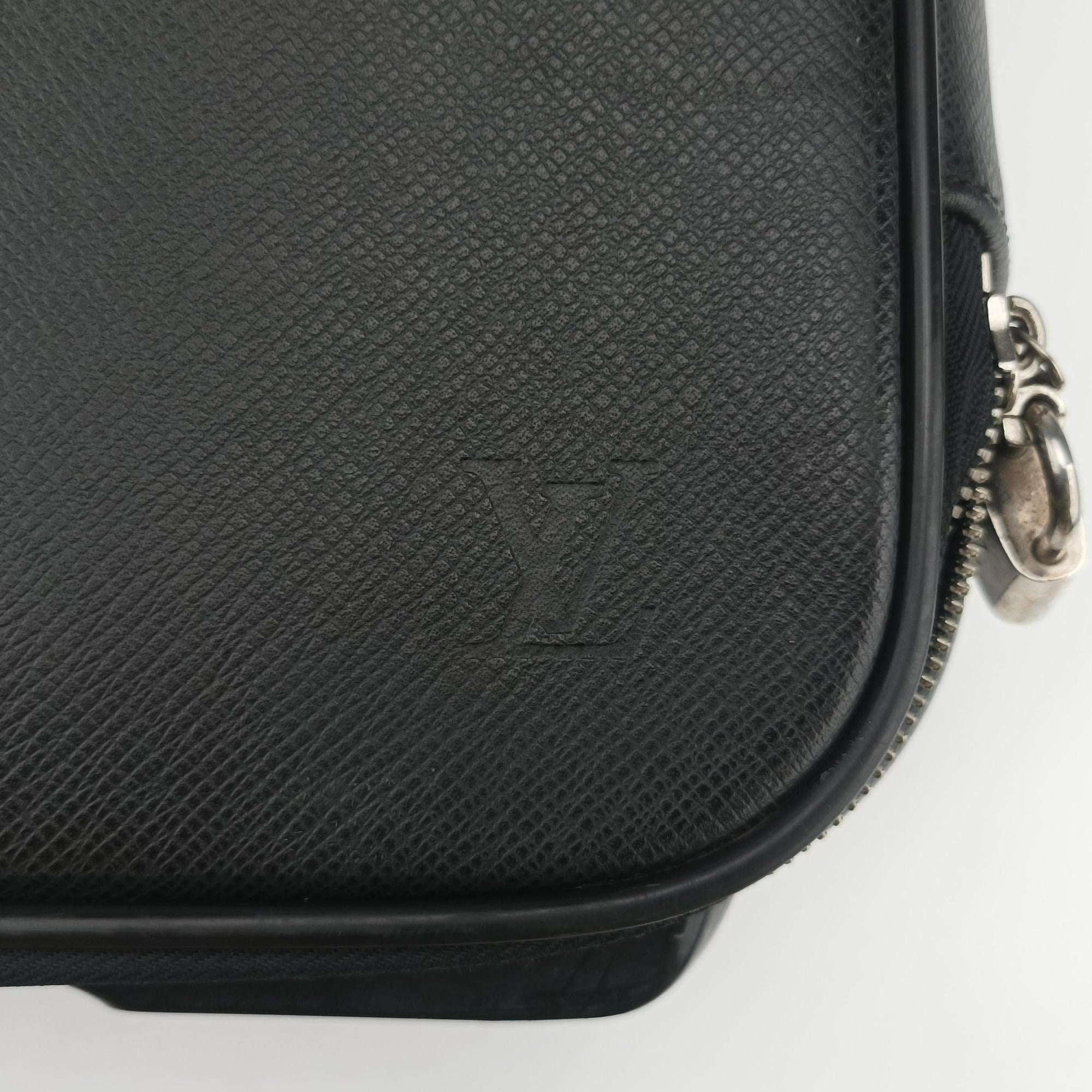 Secondhand Louis Vuitton Pegase 45 ARDOISE Taiga Leather M23302 suitcase | stylenewstar