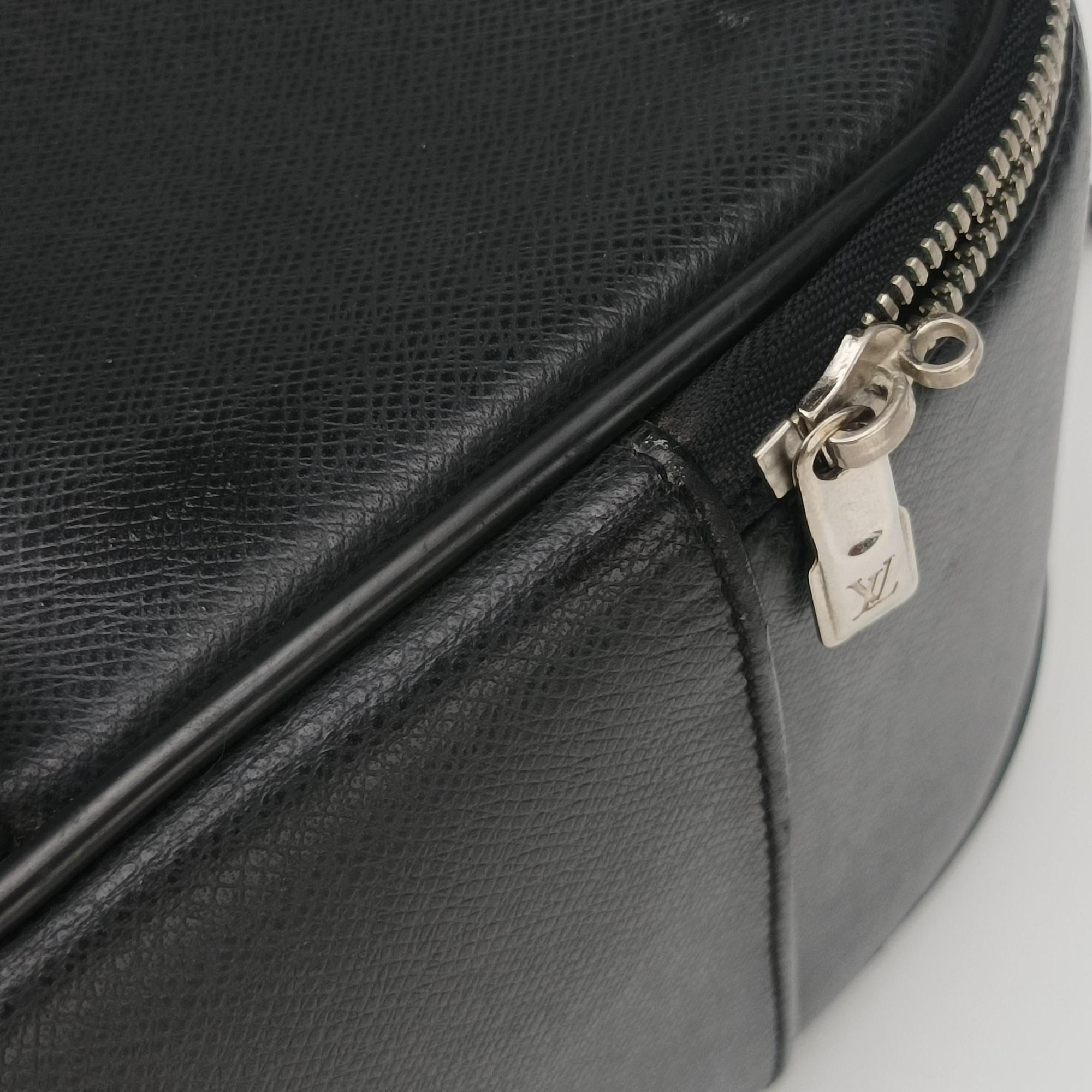 Secondhand Louis Vuitton Pegase 45 ARDOISE Taiga Leather M23302 suitcase | stylenewstar
