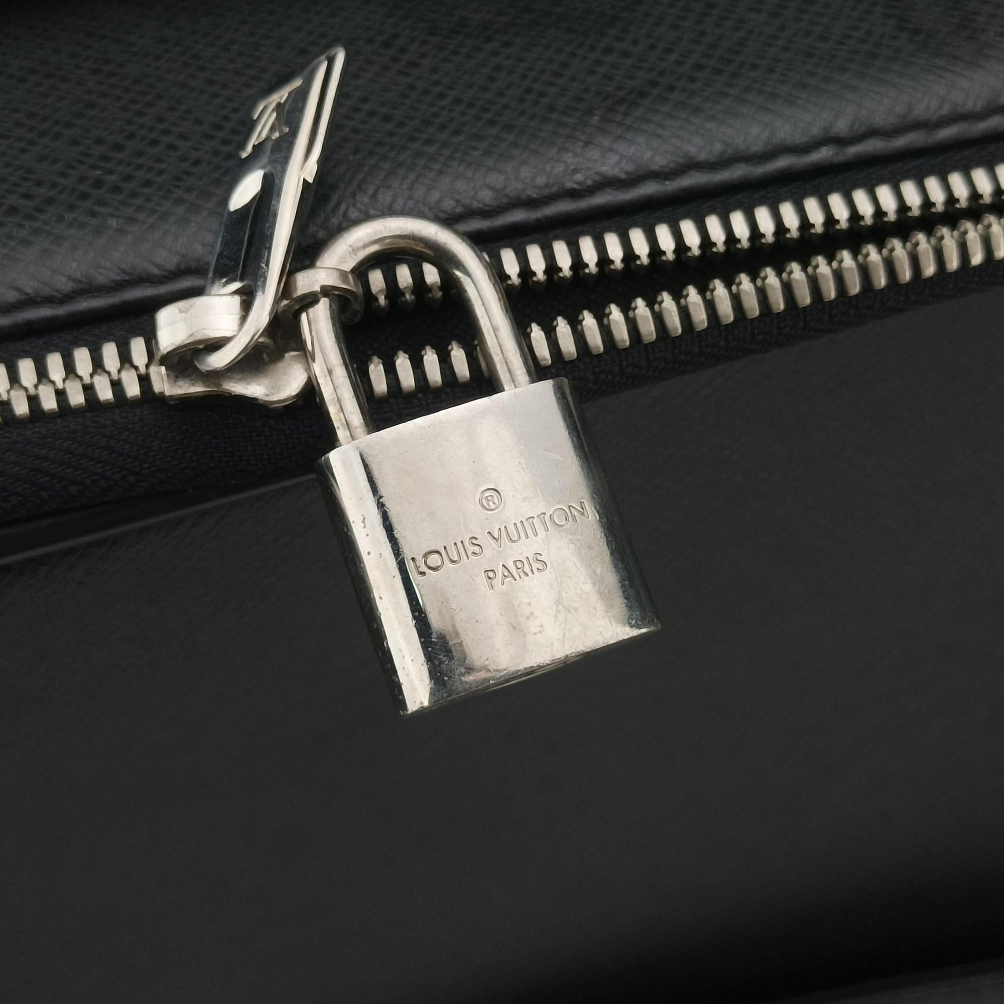 Secondhand Louis Vuitton Pegase 45 ARDOISE Taiga Leather M23302 suitcase | stylenewstar
