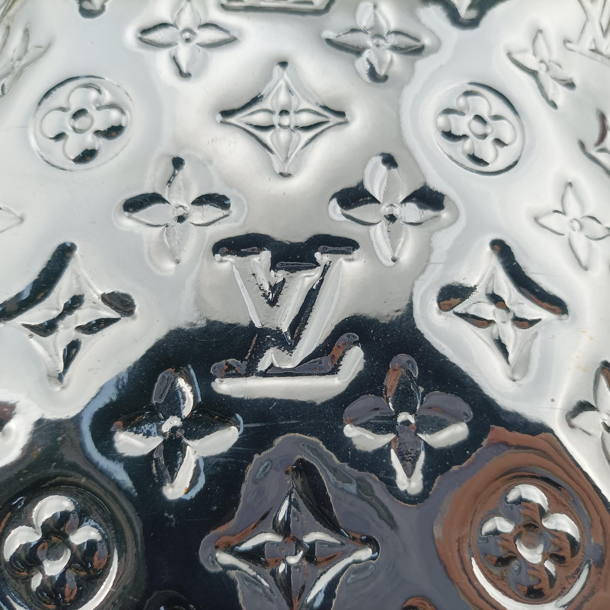 Pre-owned Louis Vuitton Lockit Silver Monogram Miroir M95449 handbag | stylenewstar