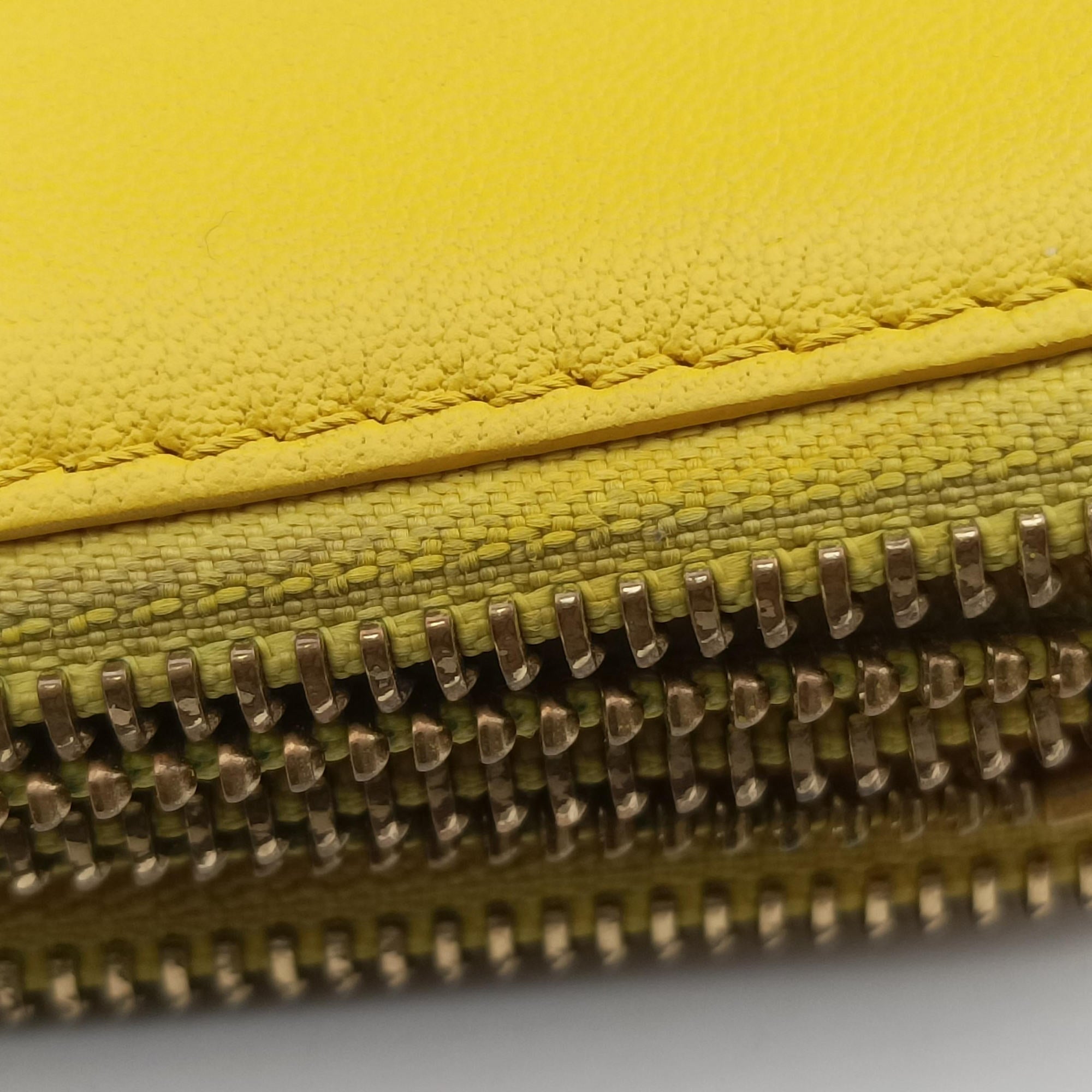 Pre-owned Celine TRIO Yellow Leather  shoulderbag | stylenewstar