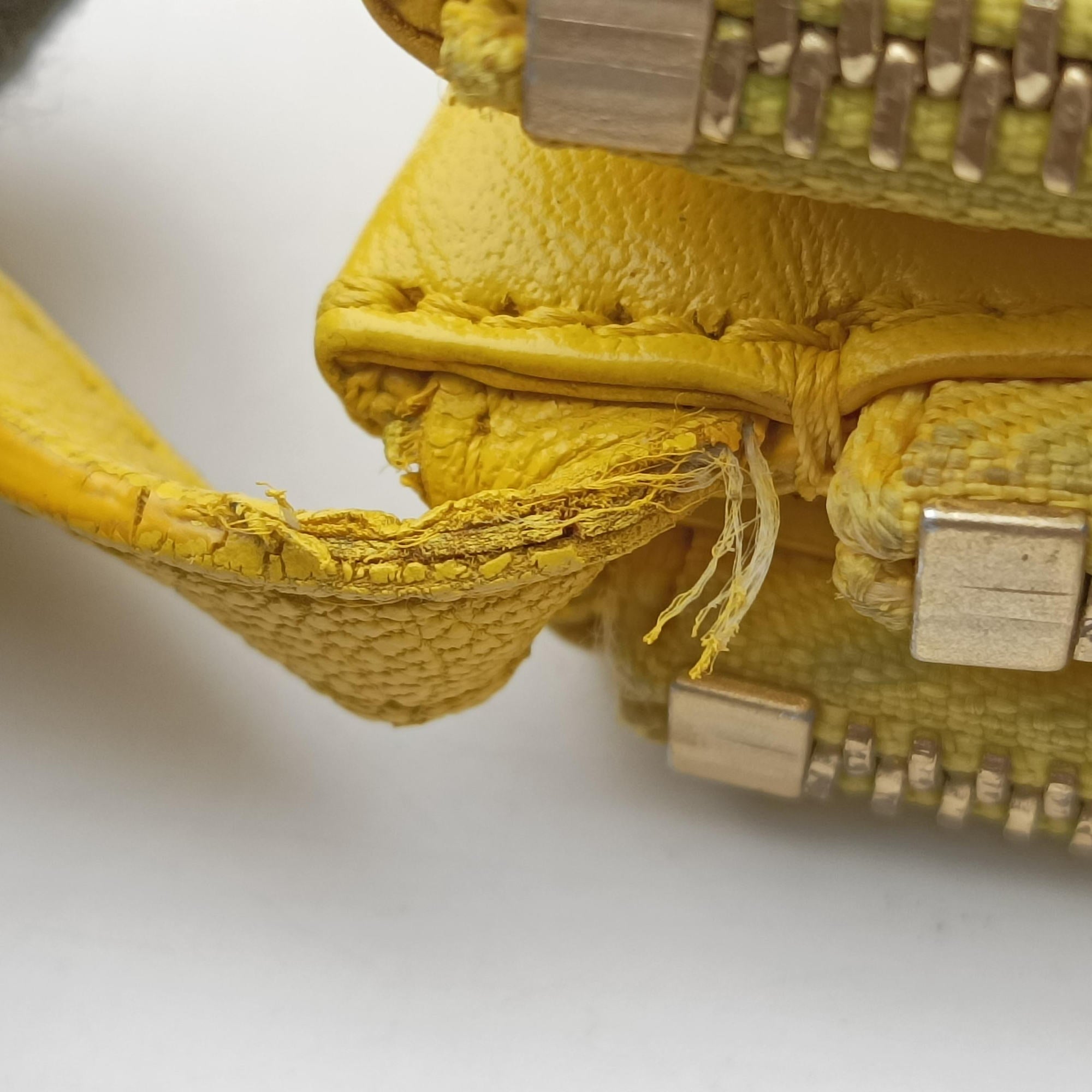 Pre-owned Celine TRIO Yellow Leather  shoulderbag | stylenewstar