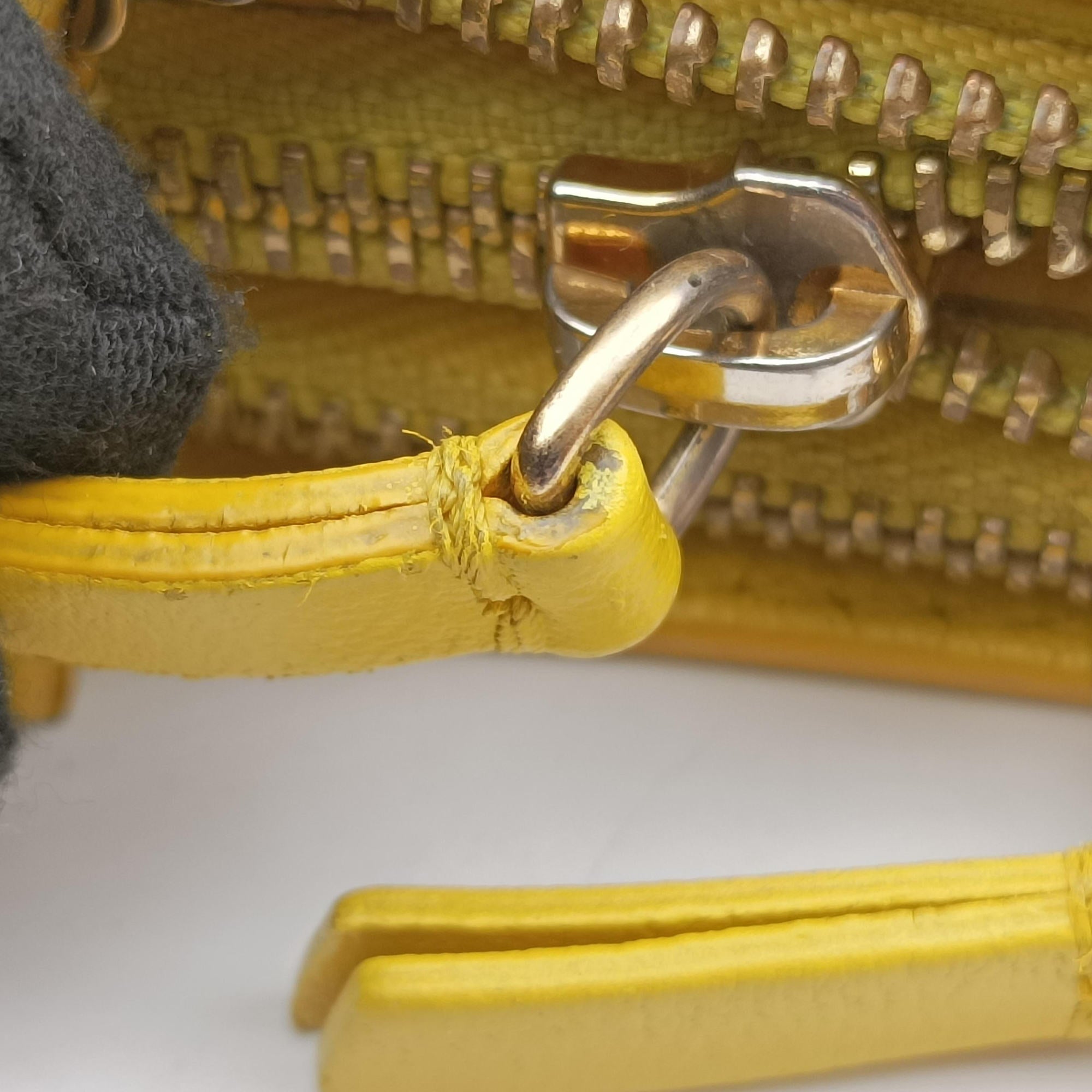 Pre-owned Celine TRIO Yellow Leather  shoulderbag | stylenewstar