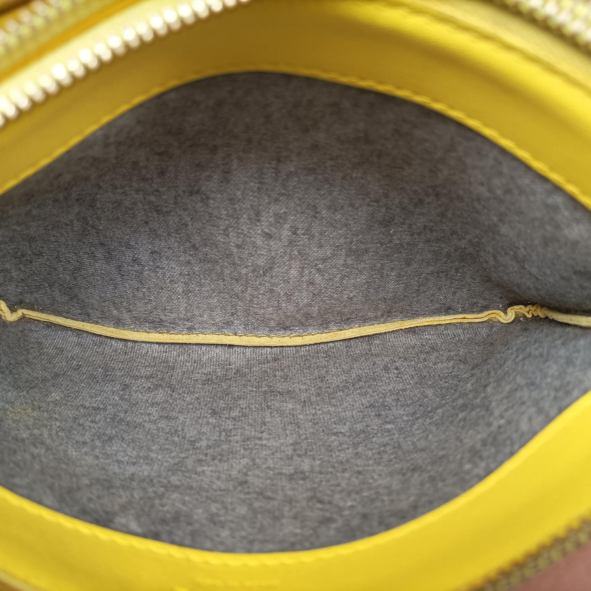 Pre-owned Celine TRIO Yellow Leather  shoulderbag | stylenewstar