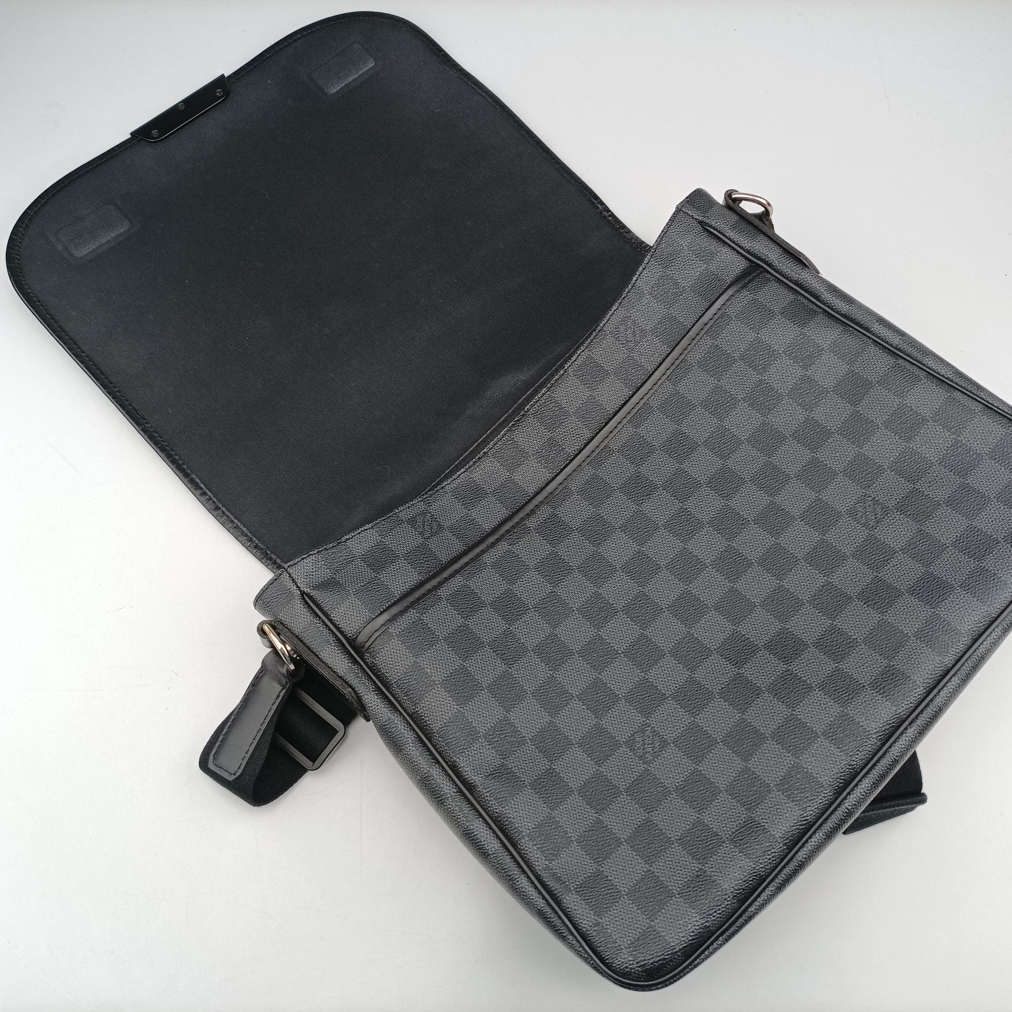 Pre-owned Louis Vuitton DANIEL GM Noir Damier Graphite N58033 shoulderbag | stylenewstar