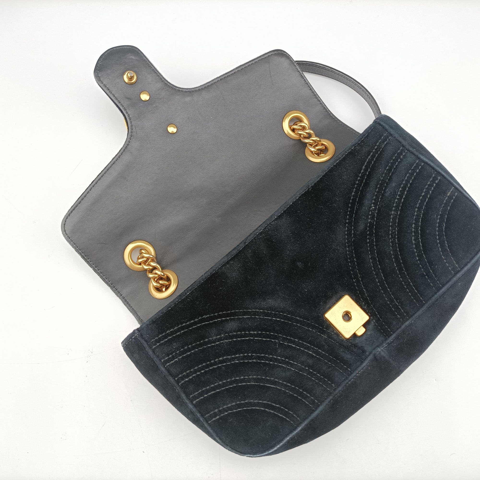 Pre-owned Gucci GG Marmont Black velour 443497 shoulderbag | stylenewstar