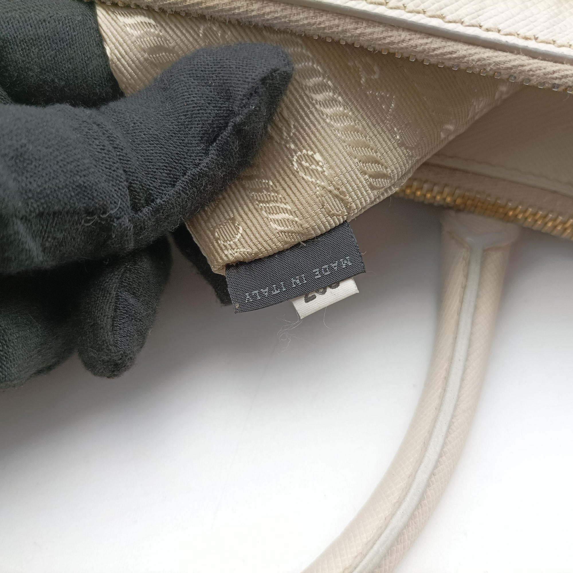 Pre-owned Prada Galleria White SAFFIANO Leather BN1801 shoulderbag | stylenewstar