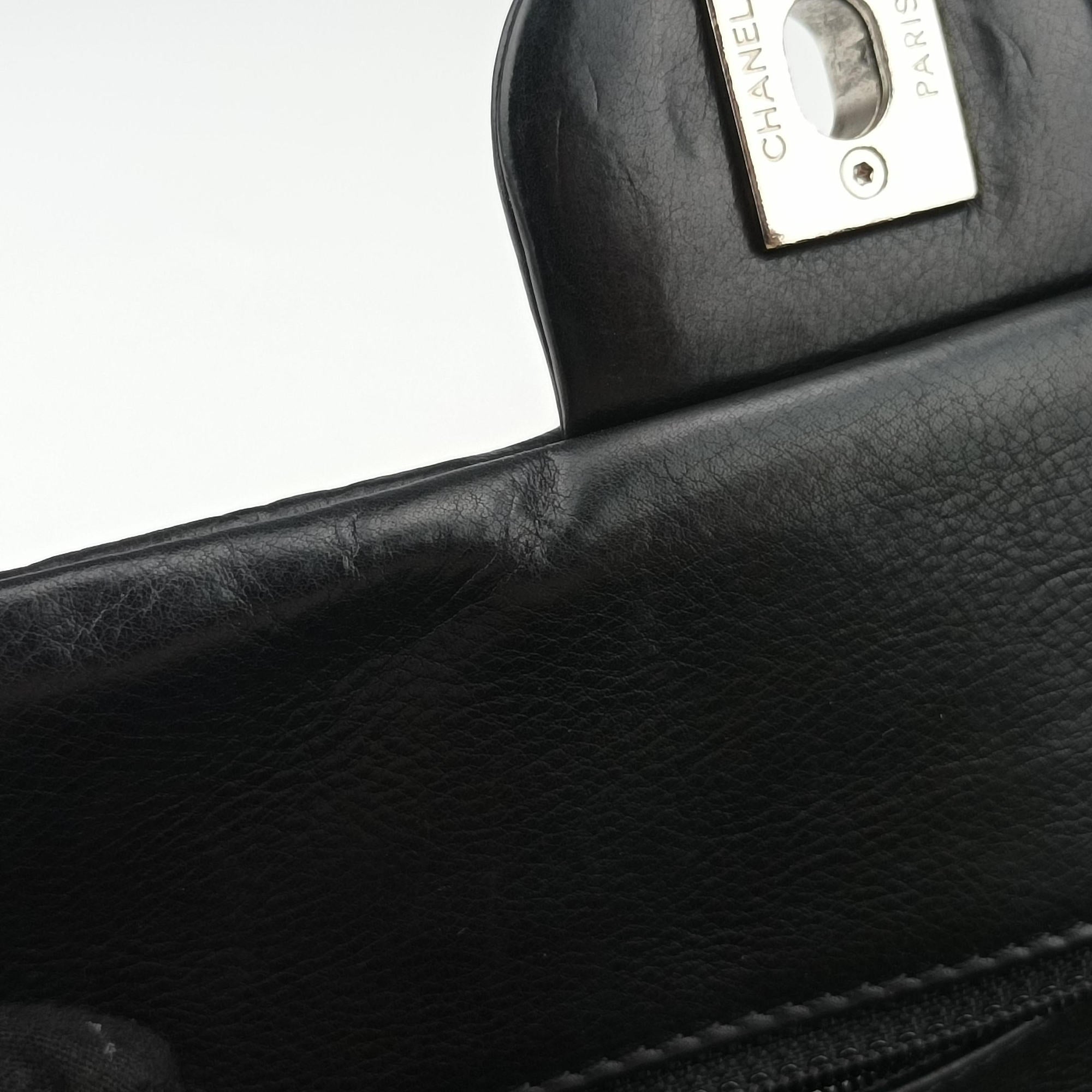Pre-owned Chanel Matelasse coco mark Black lambskin A49756 shoulderbag | stylenewstar