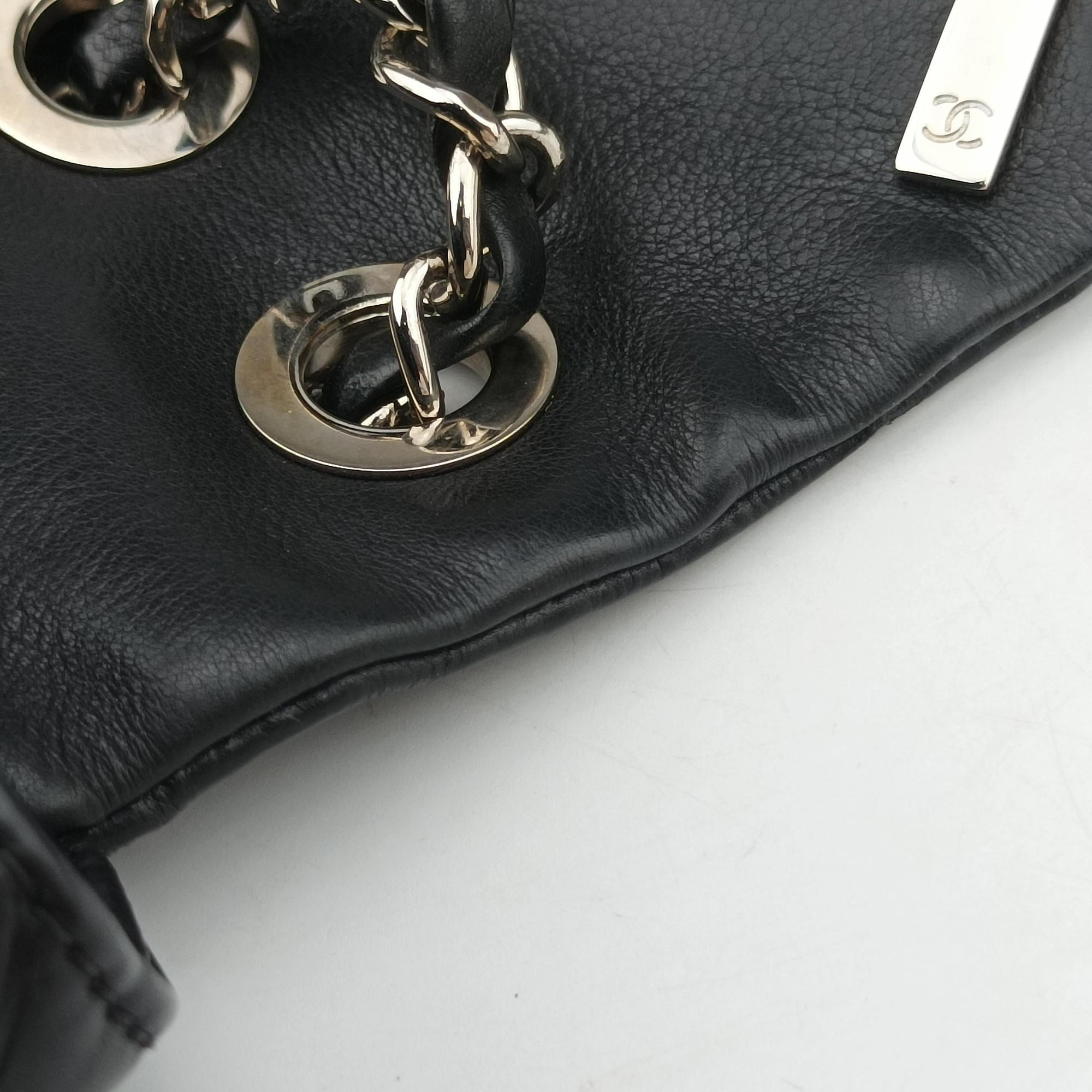 Pre-owned Chanel Matelasse coco mark Black lambskin A49756 shoulderbag | stylenewstar