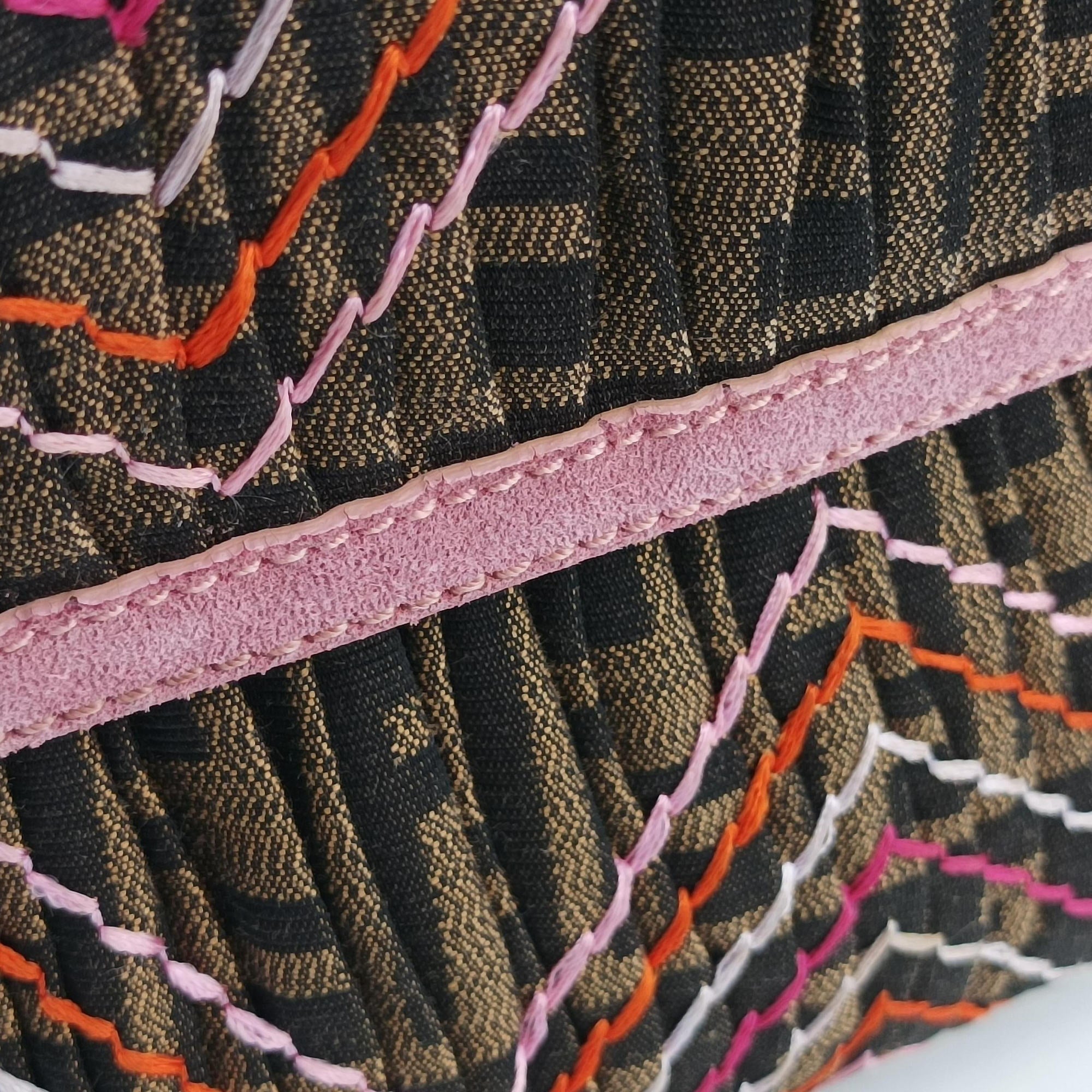 Pre-owned Fendi Zucca Chef Brown x Pink canvas 8BR445 shoulderbag | stylenewstar