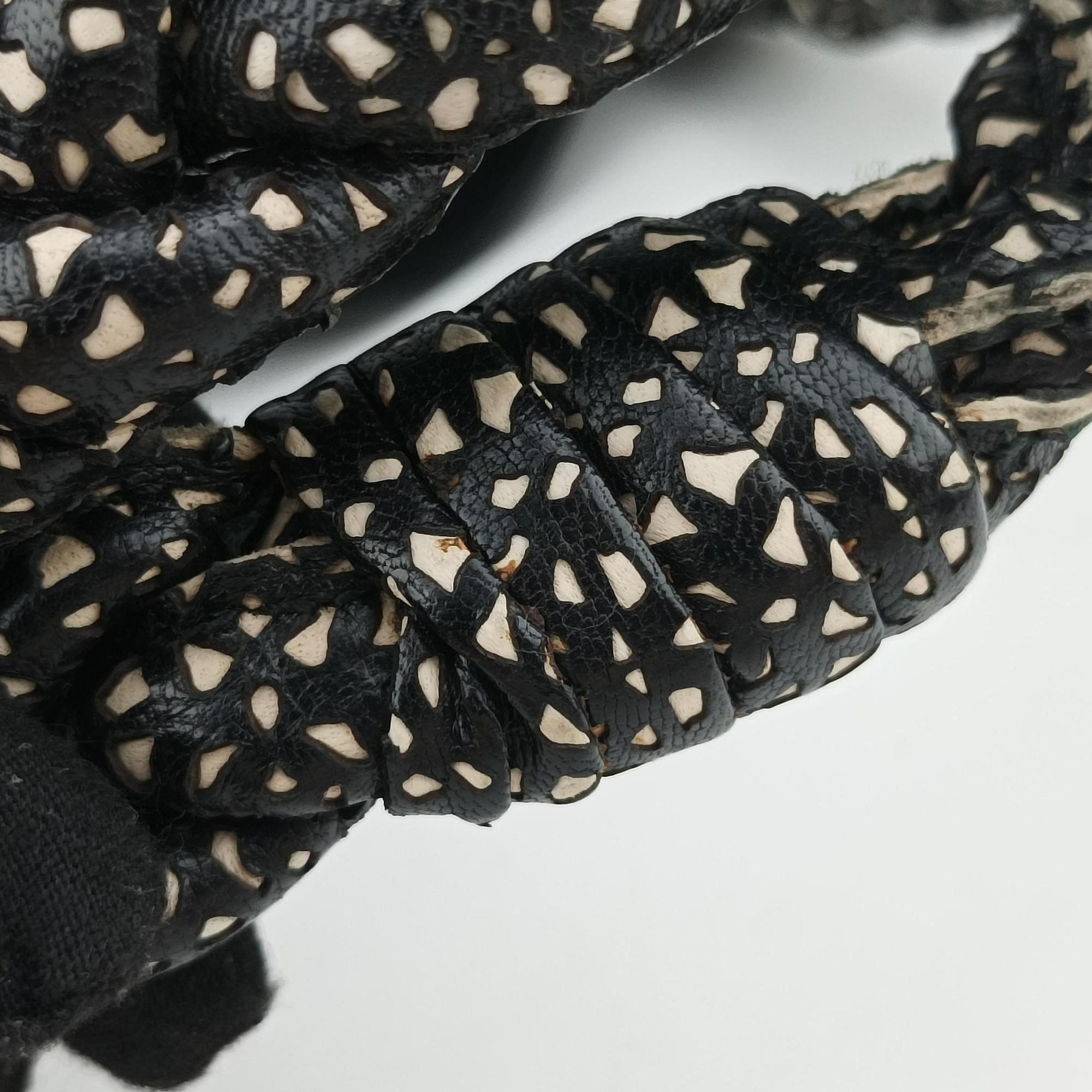Pre-owned Bottega Veneta Laser-cut Floral Applique Limited Edition Black Leather  handbag | stylenewstar