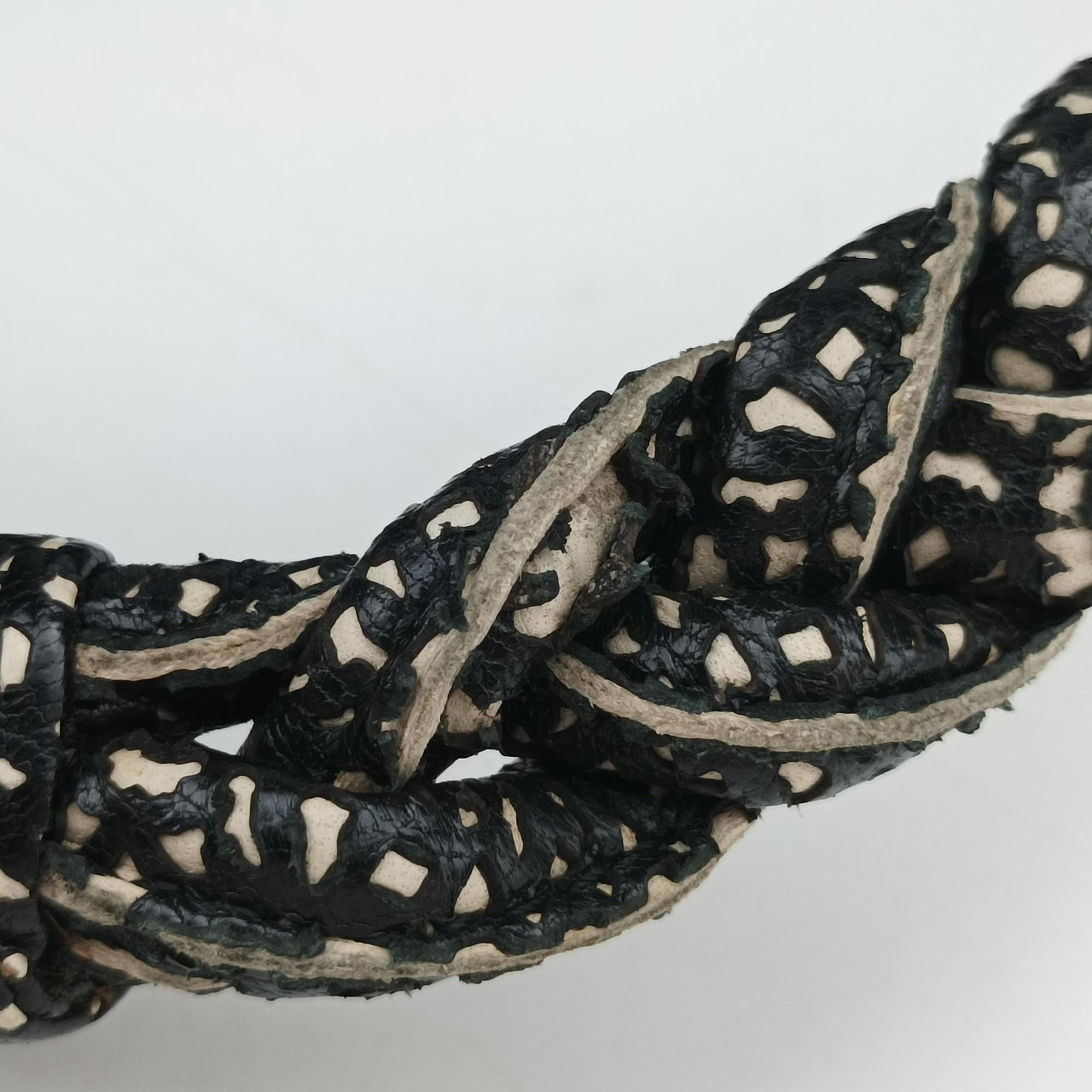 Pre-owned Bottega Veneta Laser-cut Floral Applique Limited Edition Black Leather  handbag | stylenewstar