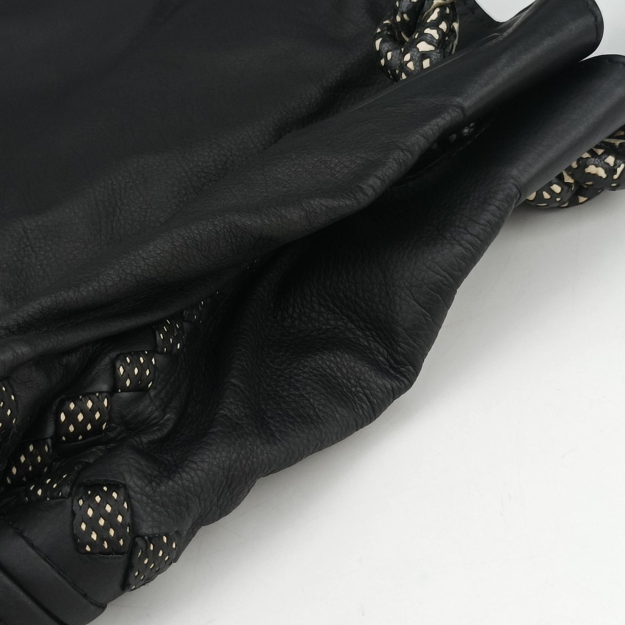 Pre-owned Bottega Veneta Laser-cut Floral Applique Limited Edition Black Leather  handbag | stylenewstar