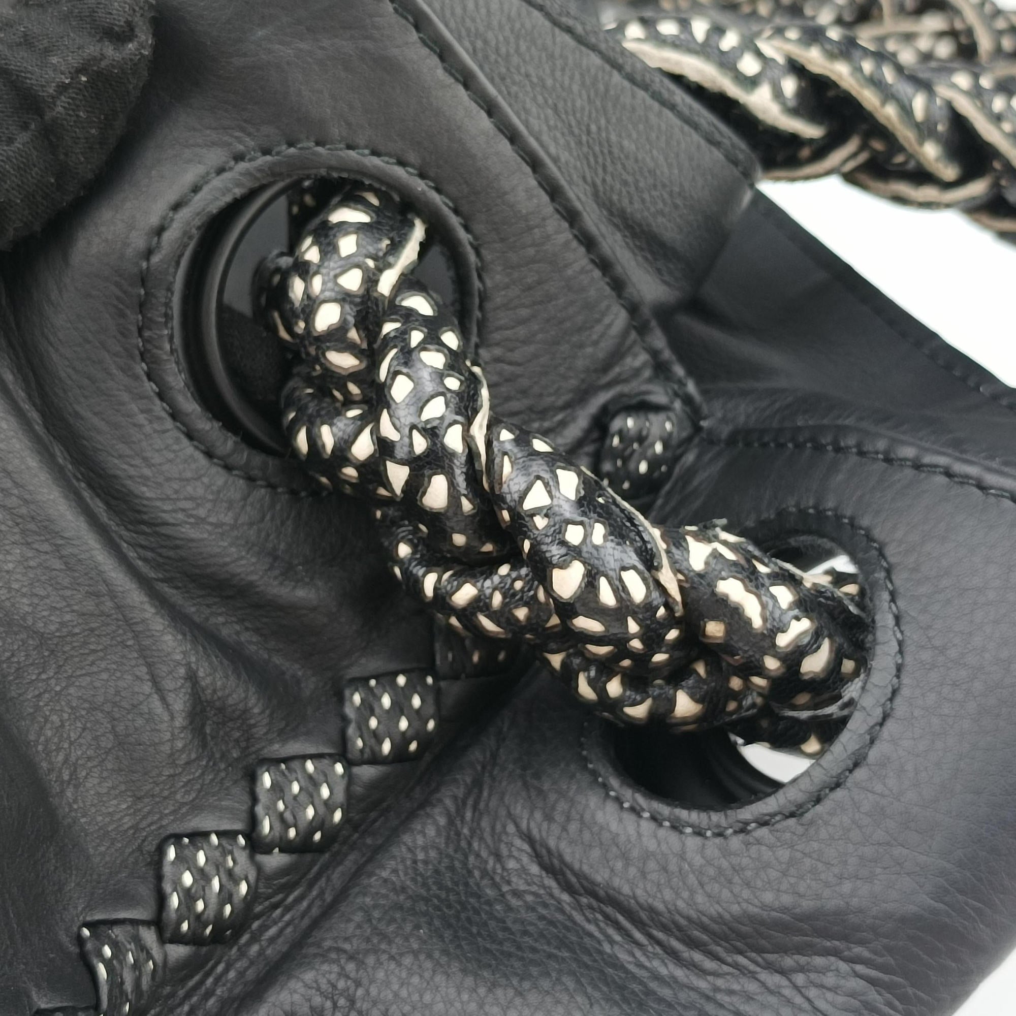 Pre-owned Bottega Veneta Laser-cut Floral Applique Limited Edition Black Leather  handbag | stylenewstar
