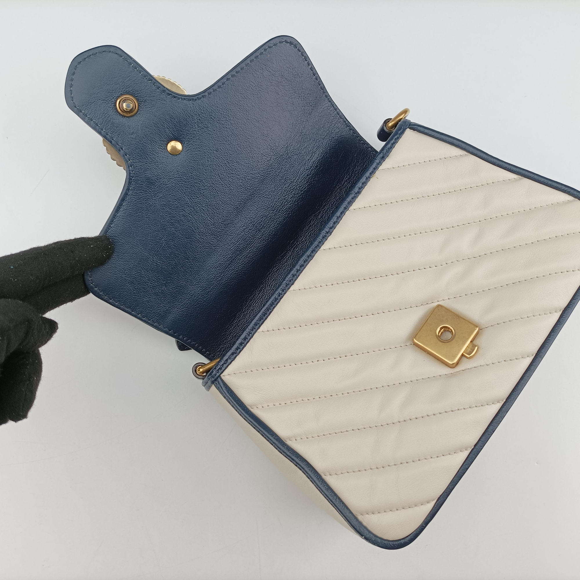 Pre-owned Gucci GG Marmont White×navy Leather 583571 shoulderbag | stylenewstar