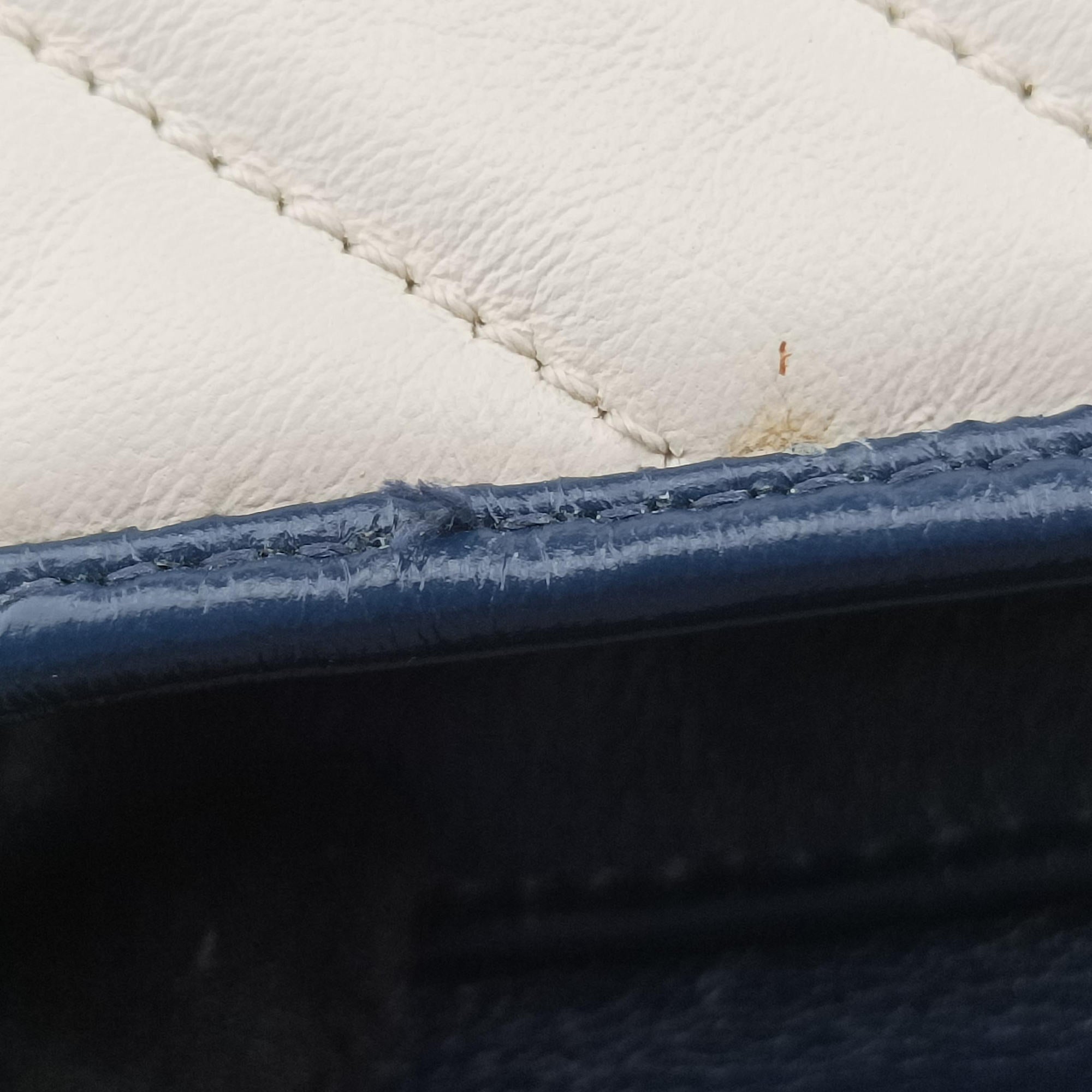 Pre-owned Gucci GG Marmont White×navy Leather 583571 shoulderbag | stylenewstar