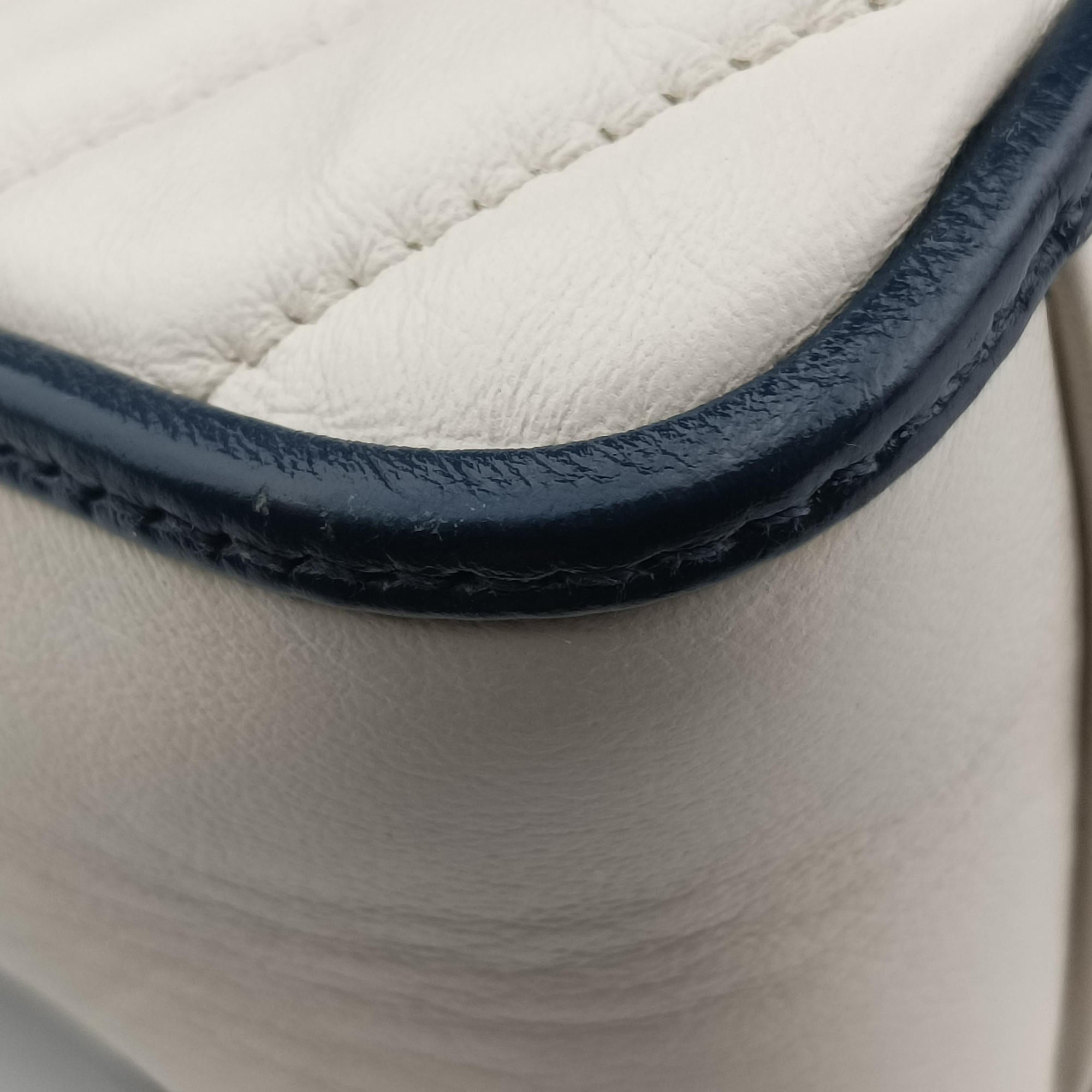 Pre-owned Gucci GG Marmont White×navy Leather 583571 shoulderbag | stylenewstar